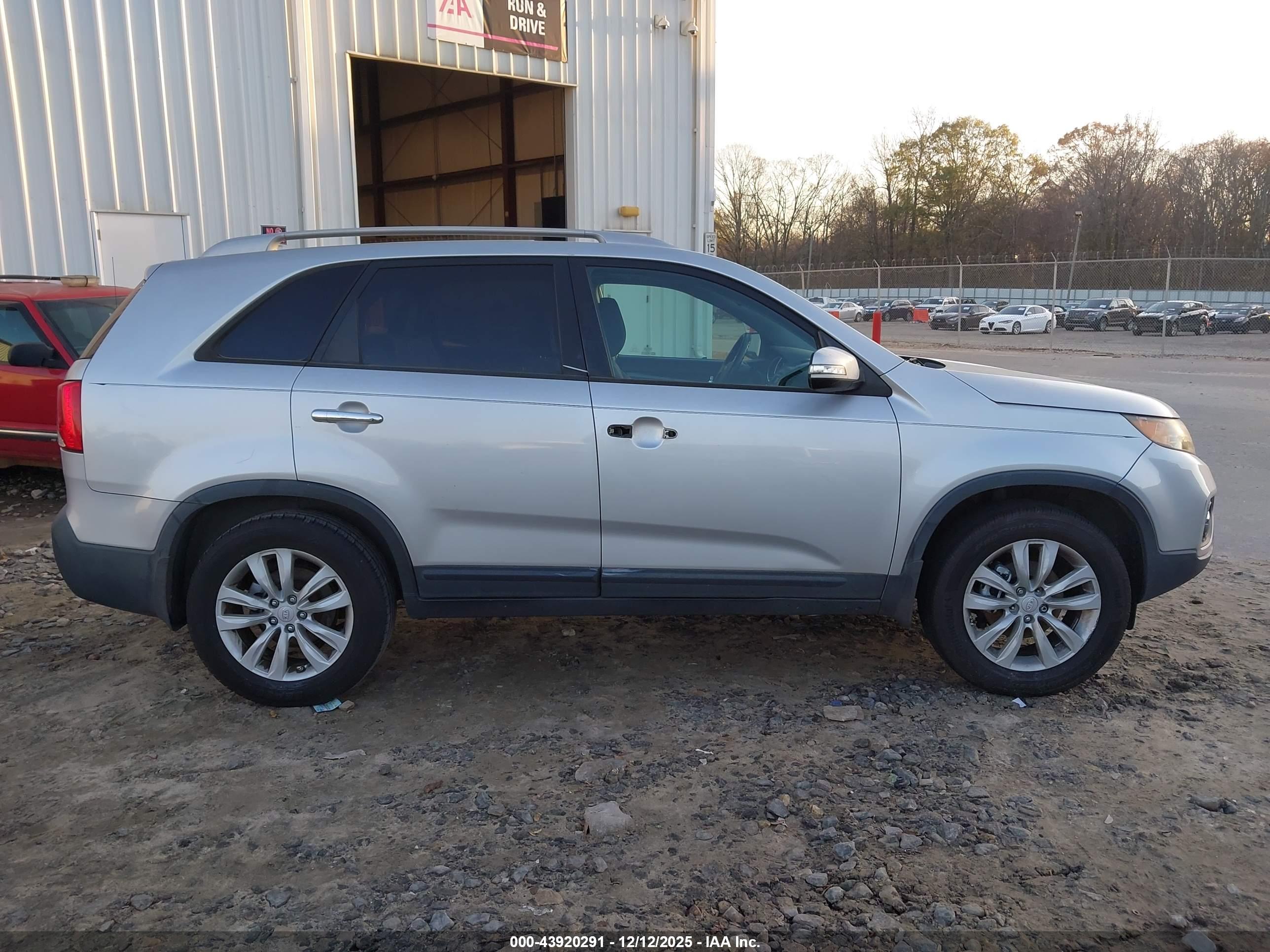 KIA SORENTO image 6