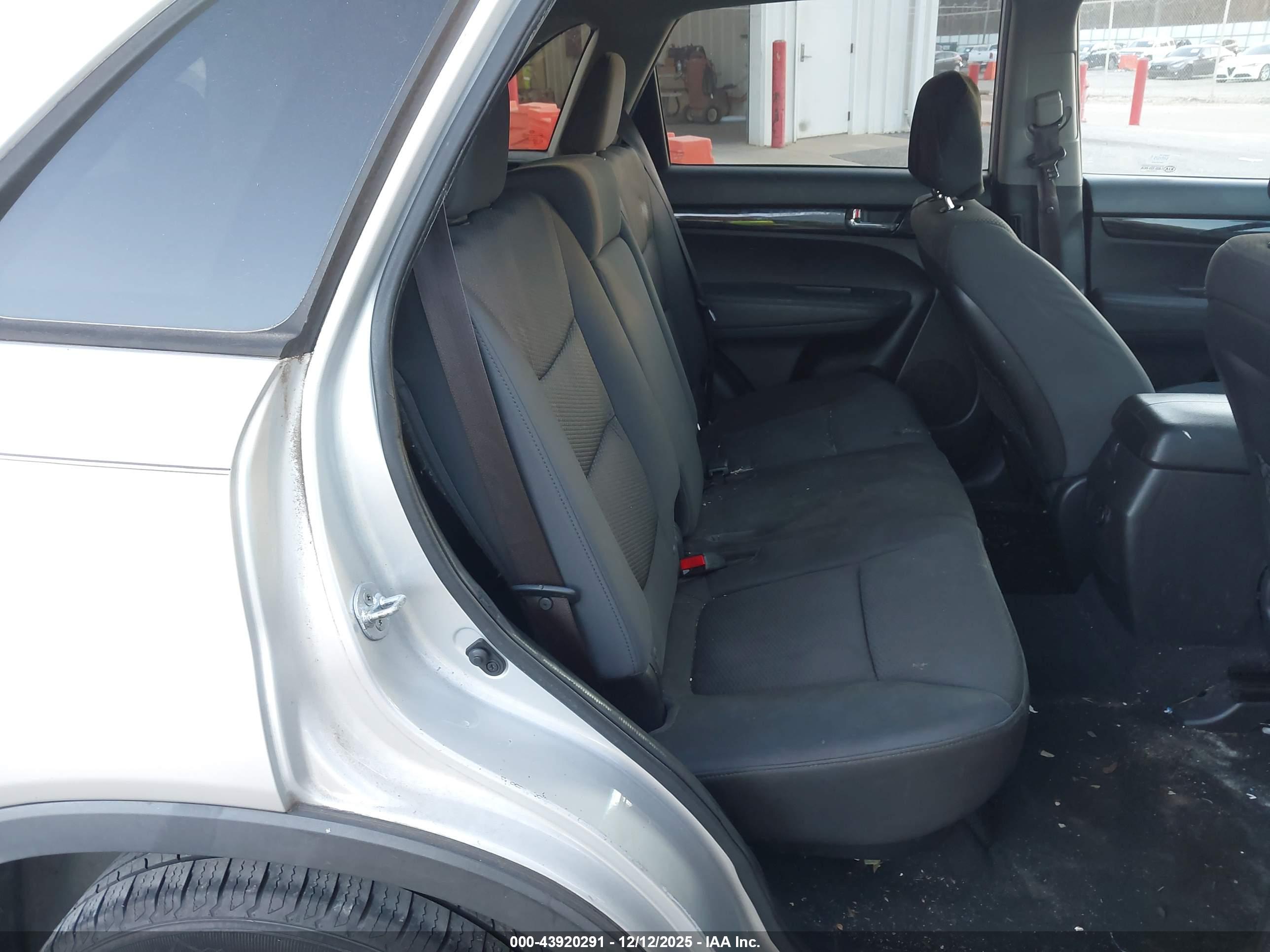 KIA SORENTO image 8