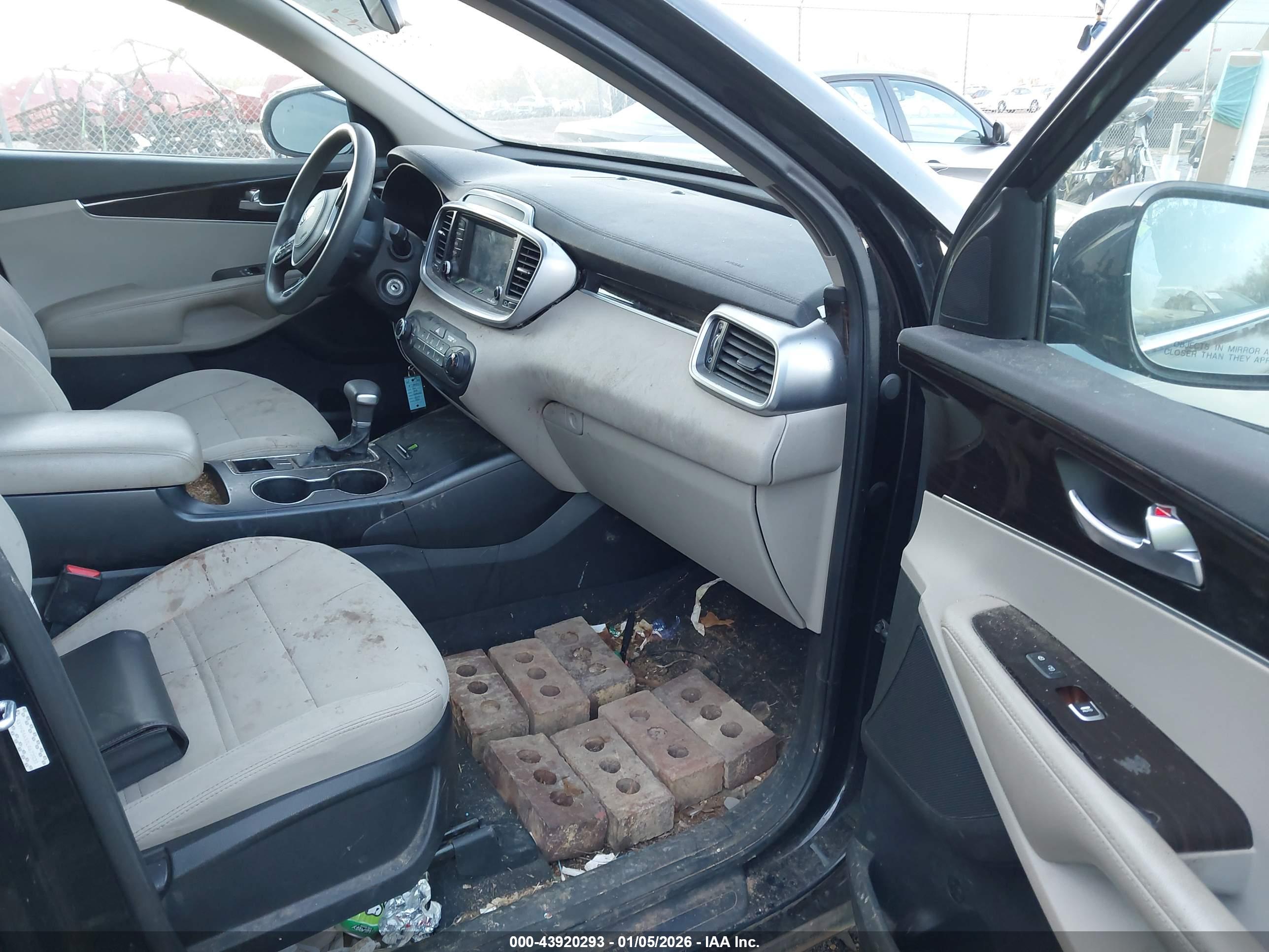 KIA SORENTO image 5