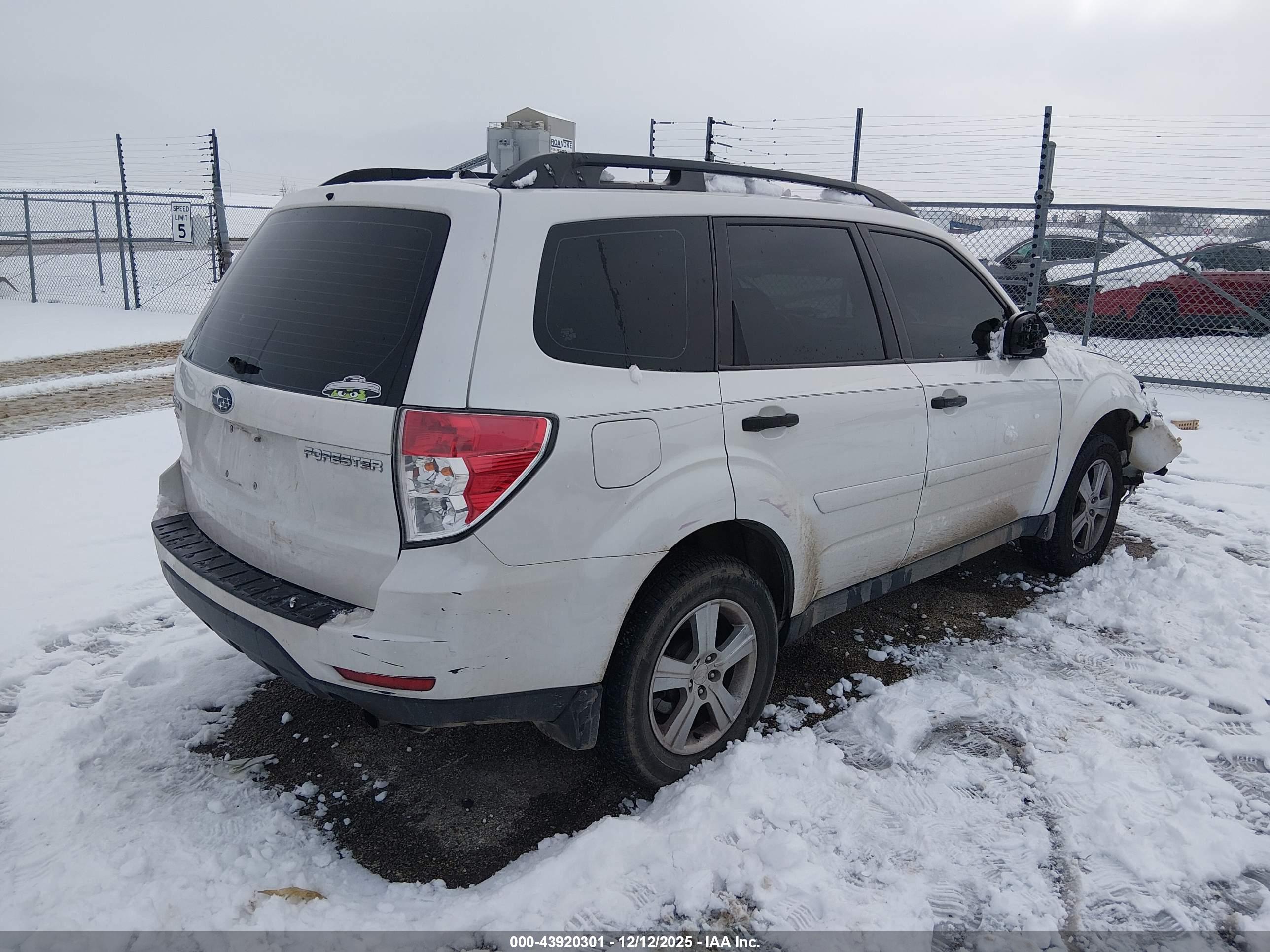 SUBARU FORESTER image 4