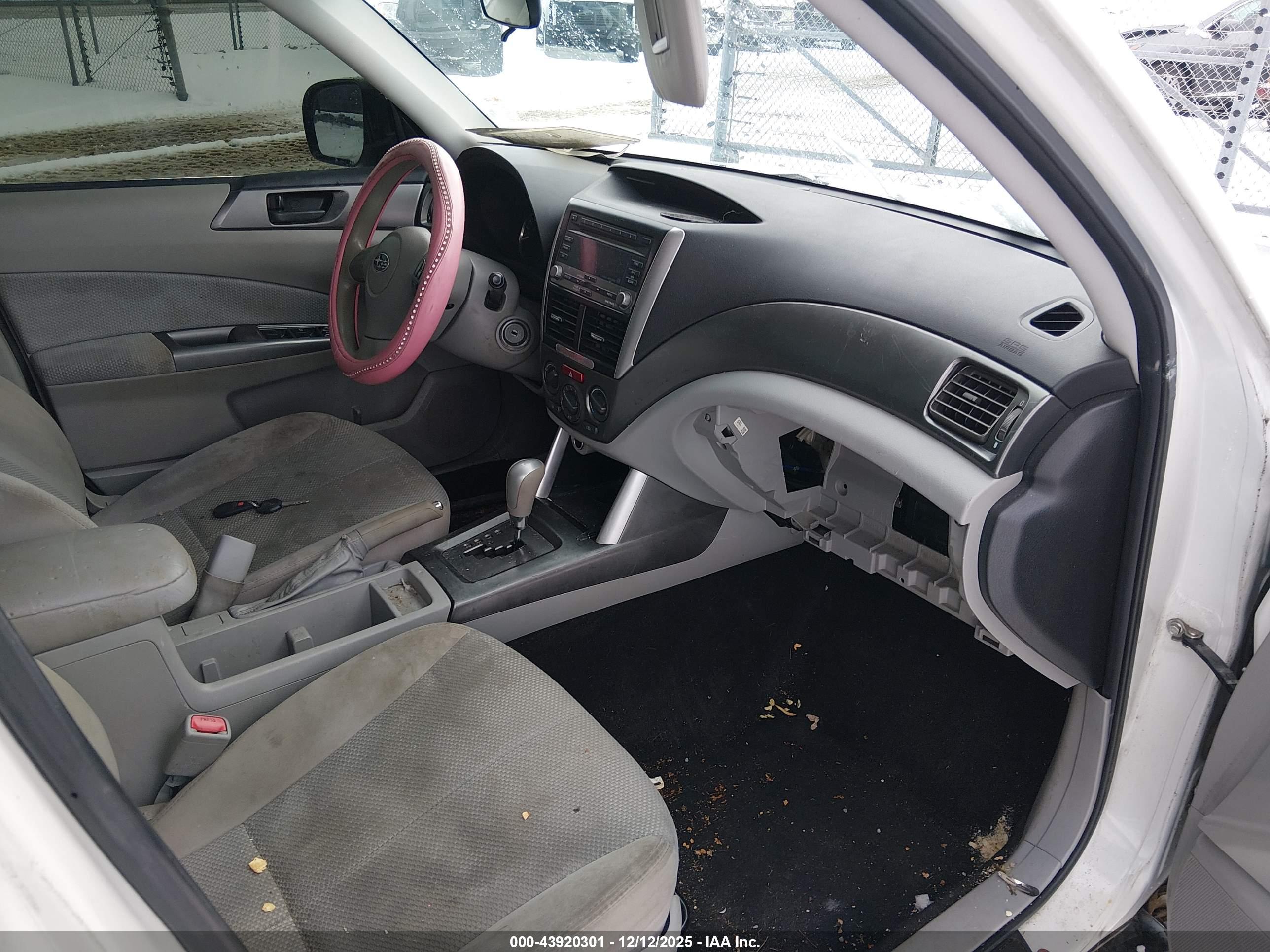SUBARU FORESTER image 5