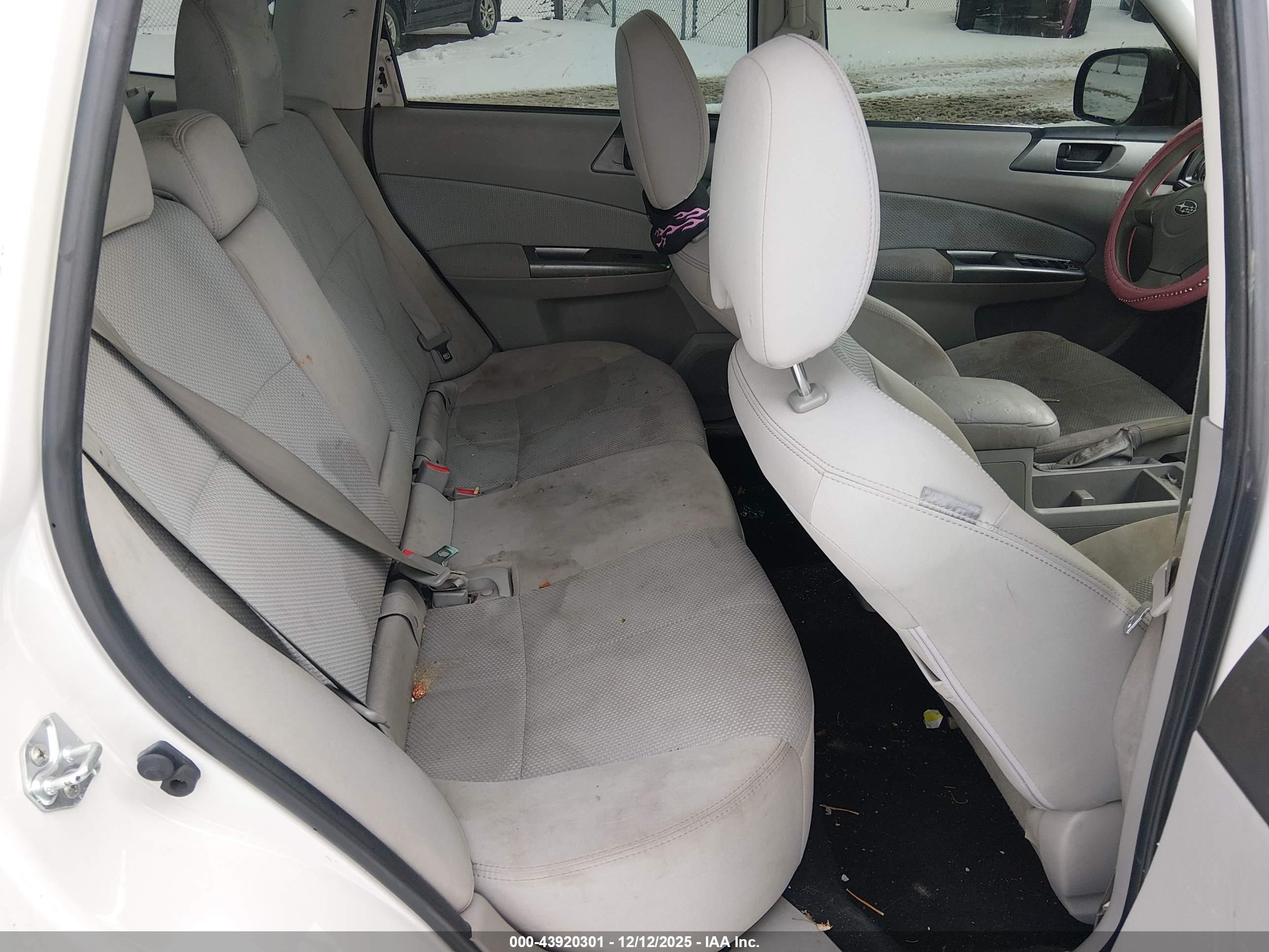 SUBARU FORESTER image 8