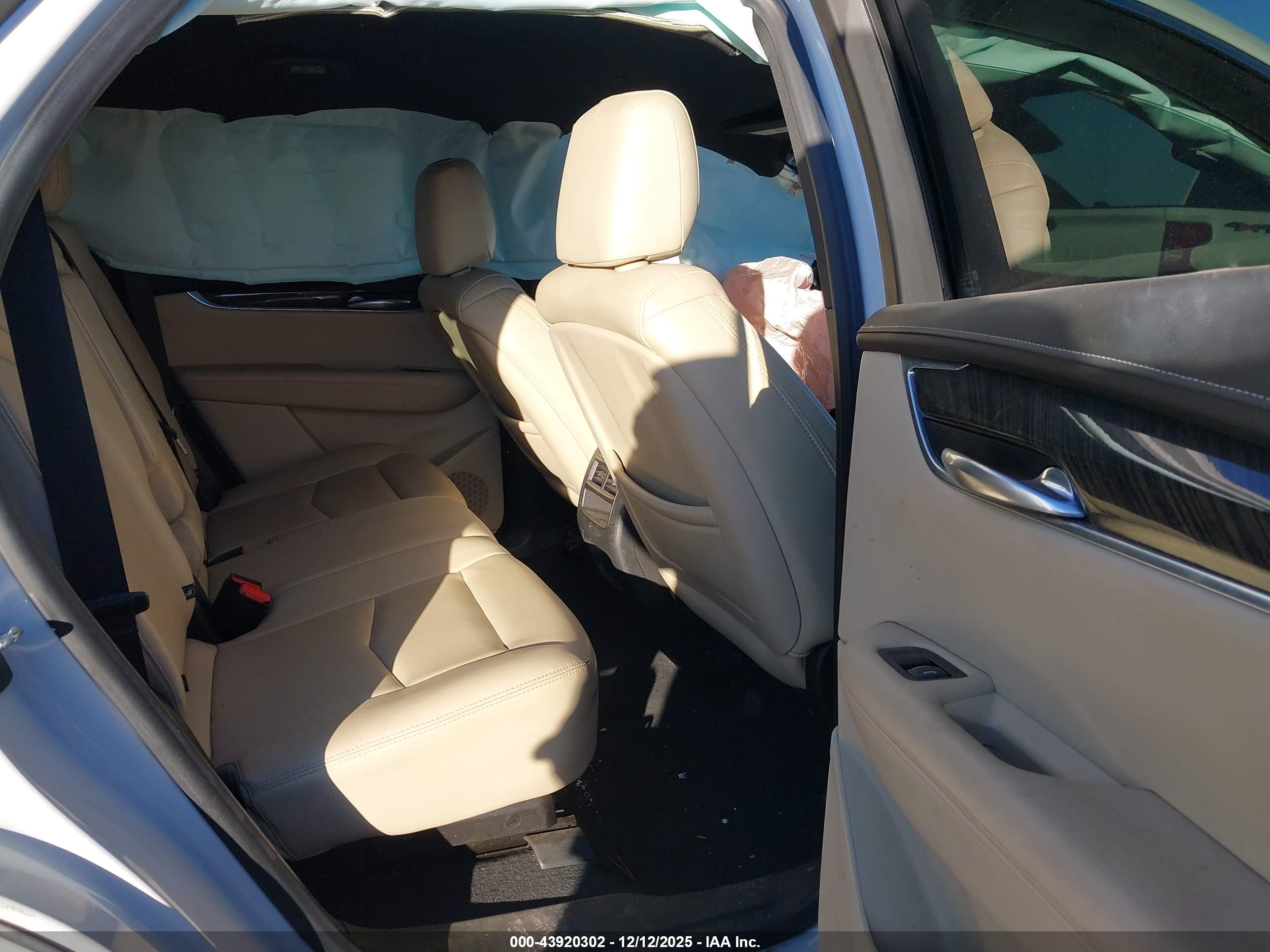 CADILLAC XT5 image 8