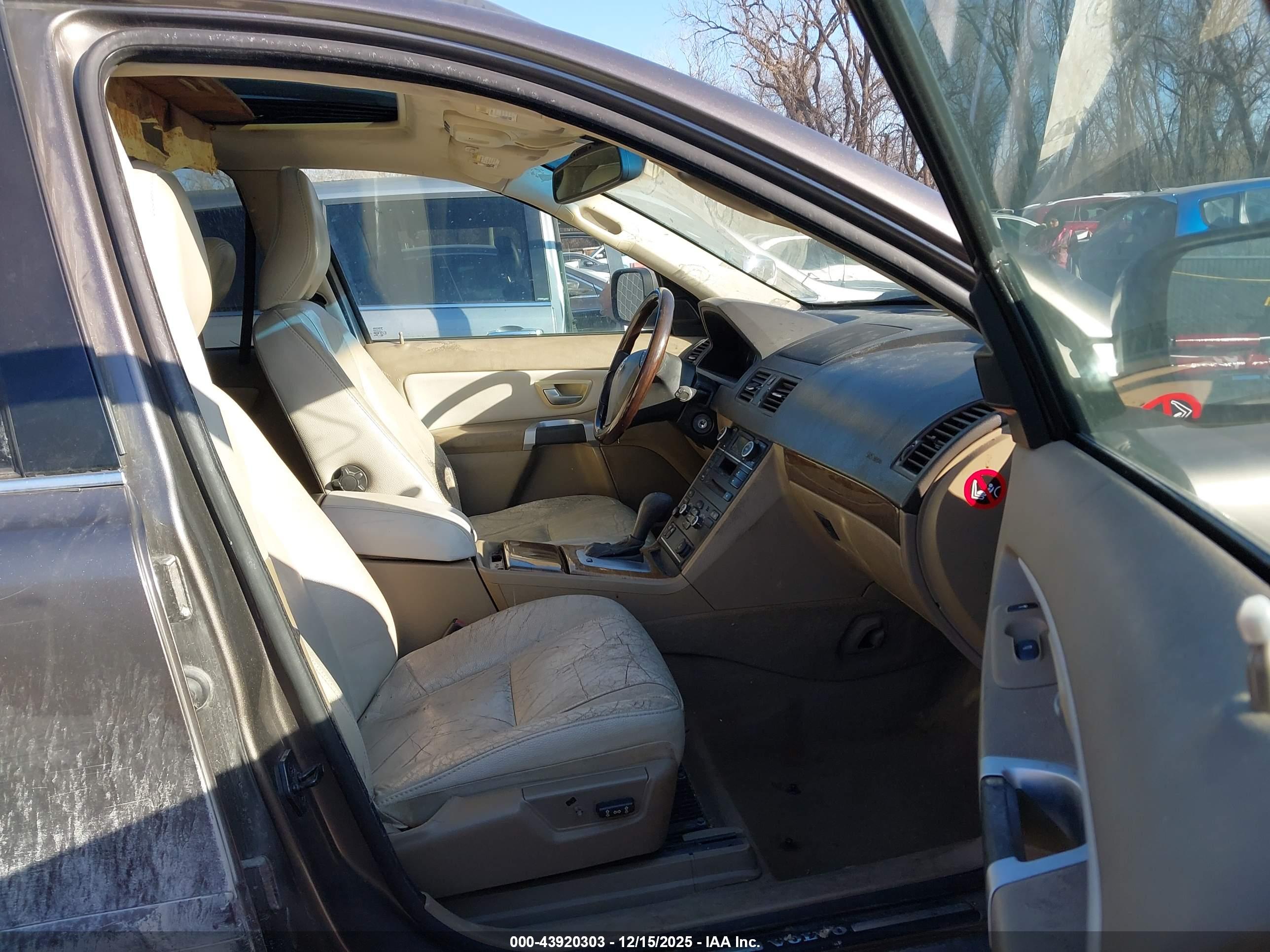 VOLVO XC90 image 5