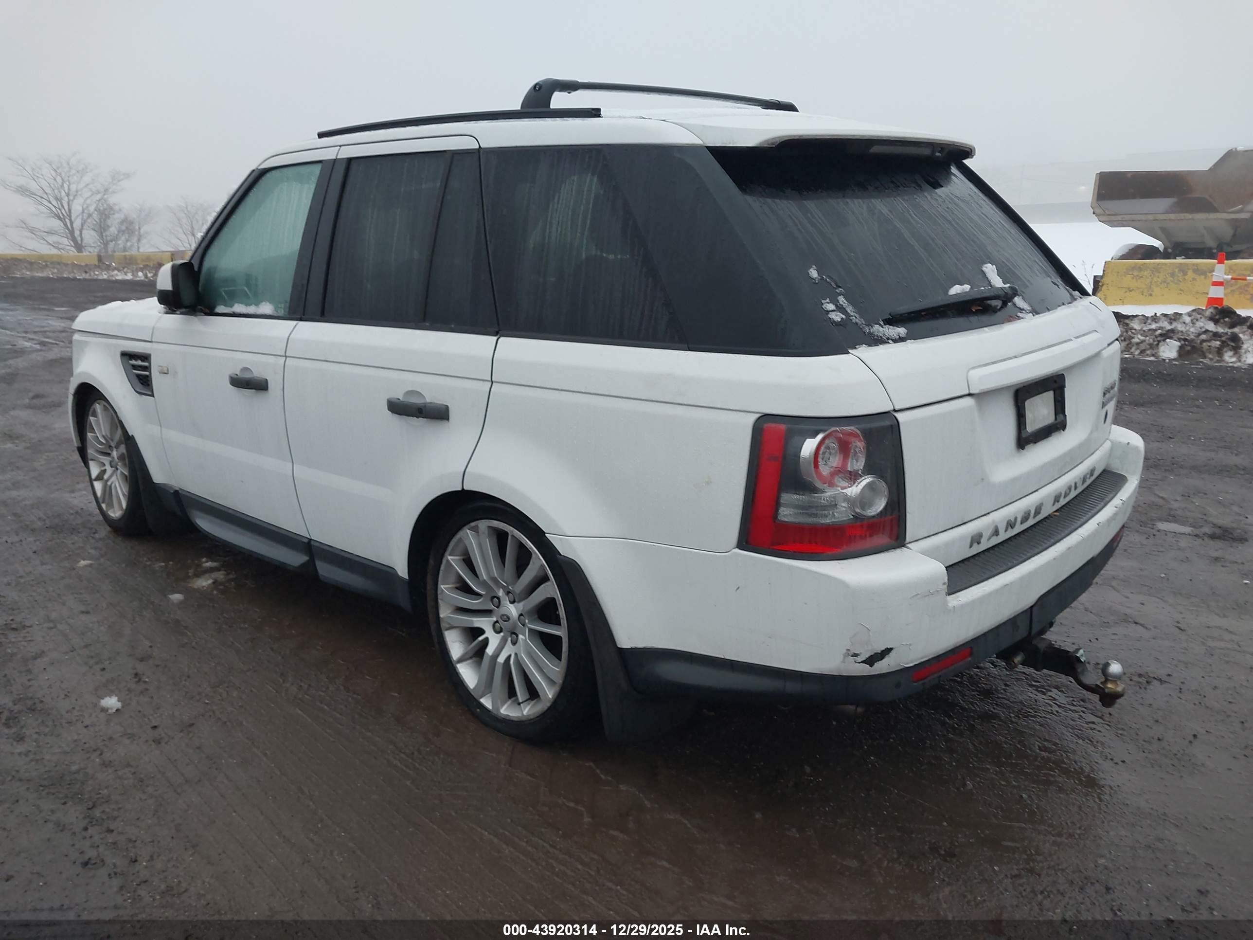 LAND ROVER image 3