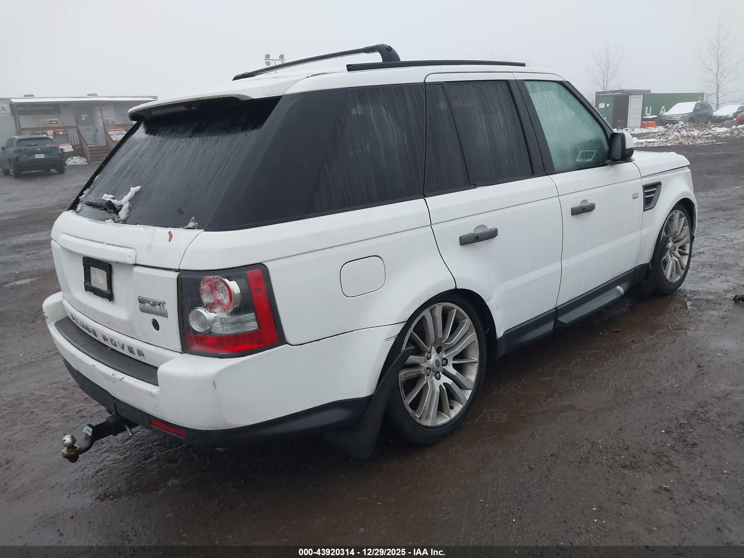 LAND ROVER image 4