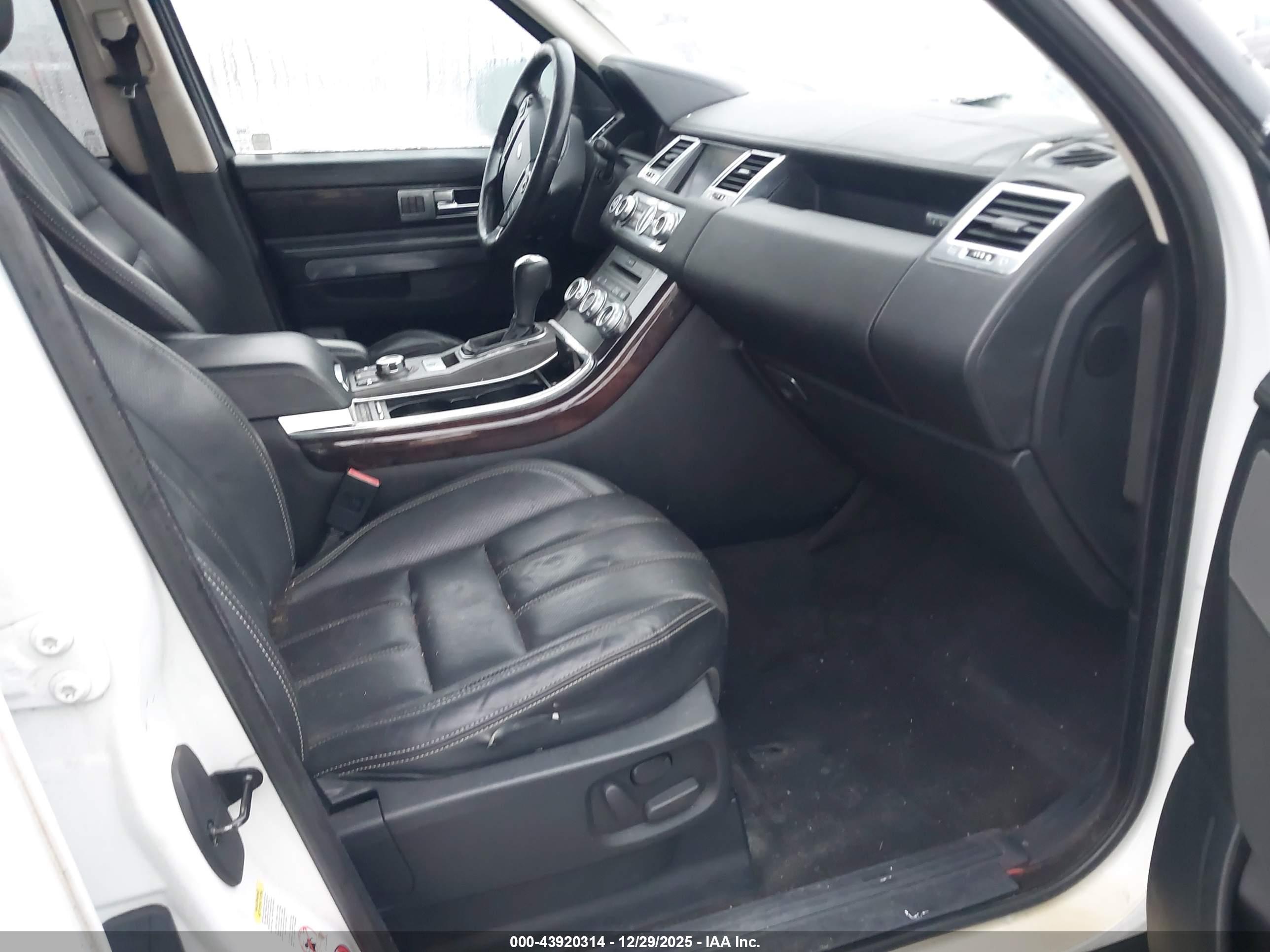 LAND ROVER image 5