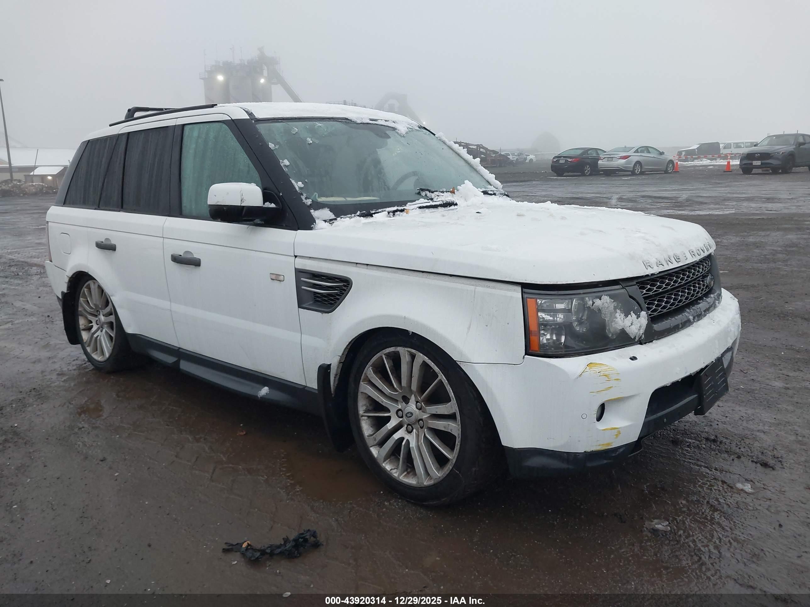 LAND ROVER image 6