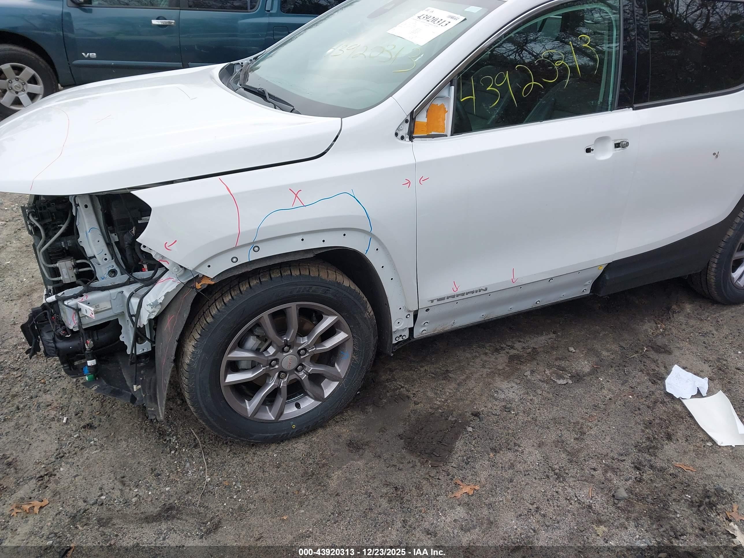 GMC TERRAIN image 2
