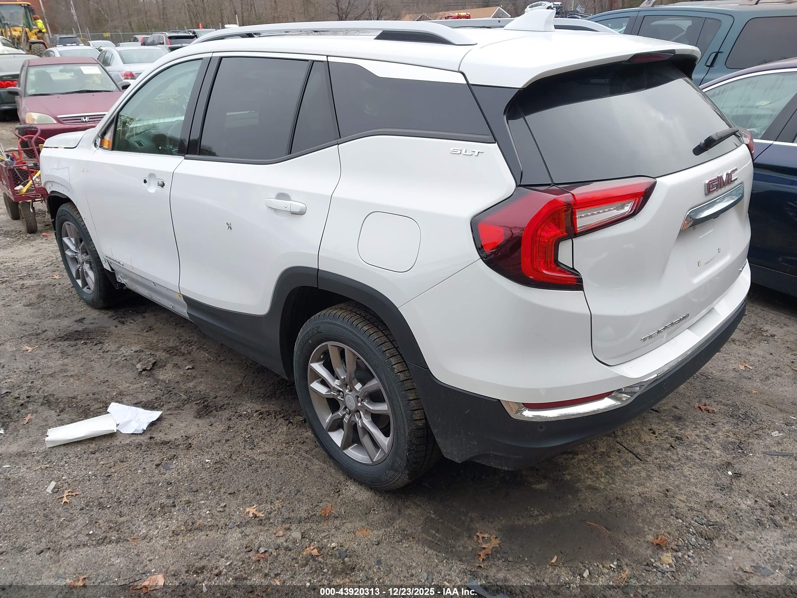 GMC TERRAIN image 3
