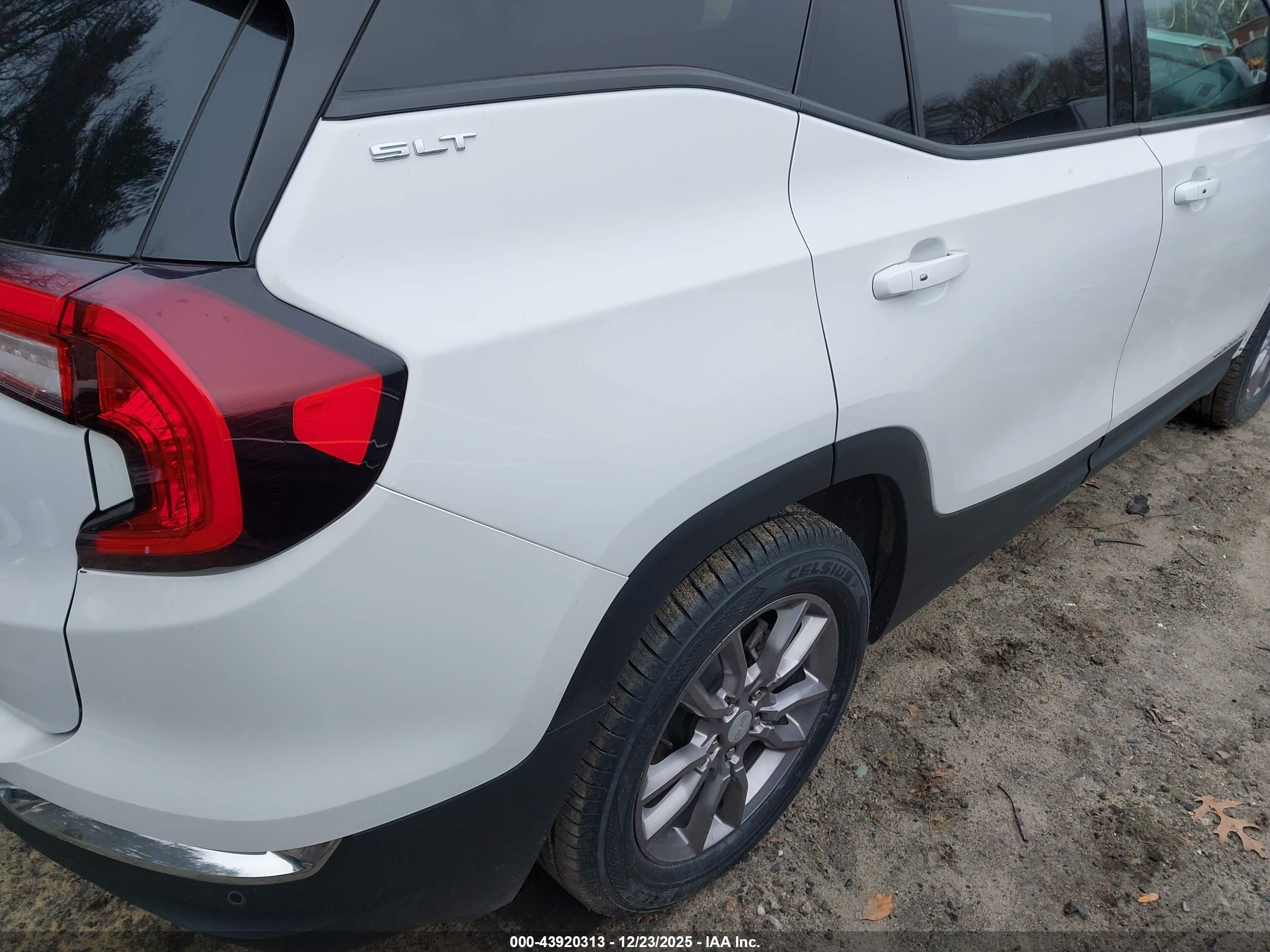 GMC TERRAIN image 4