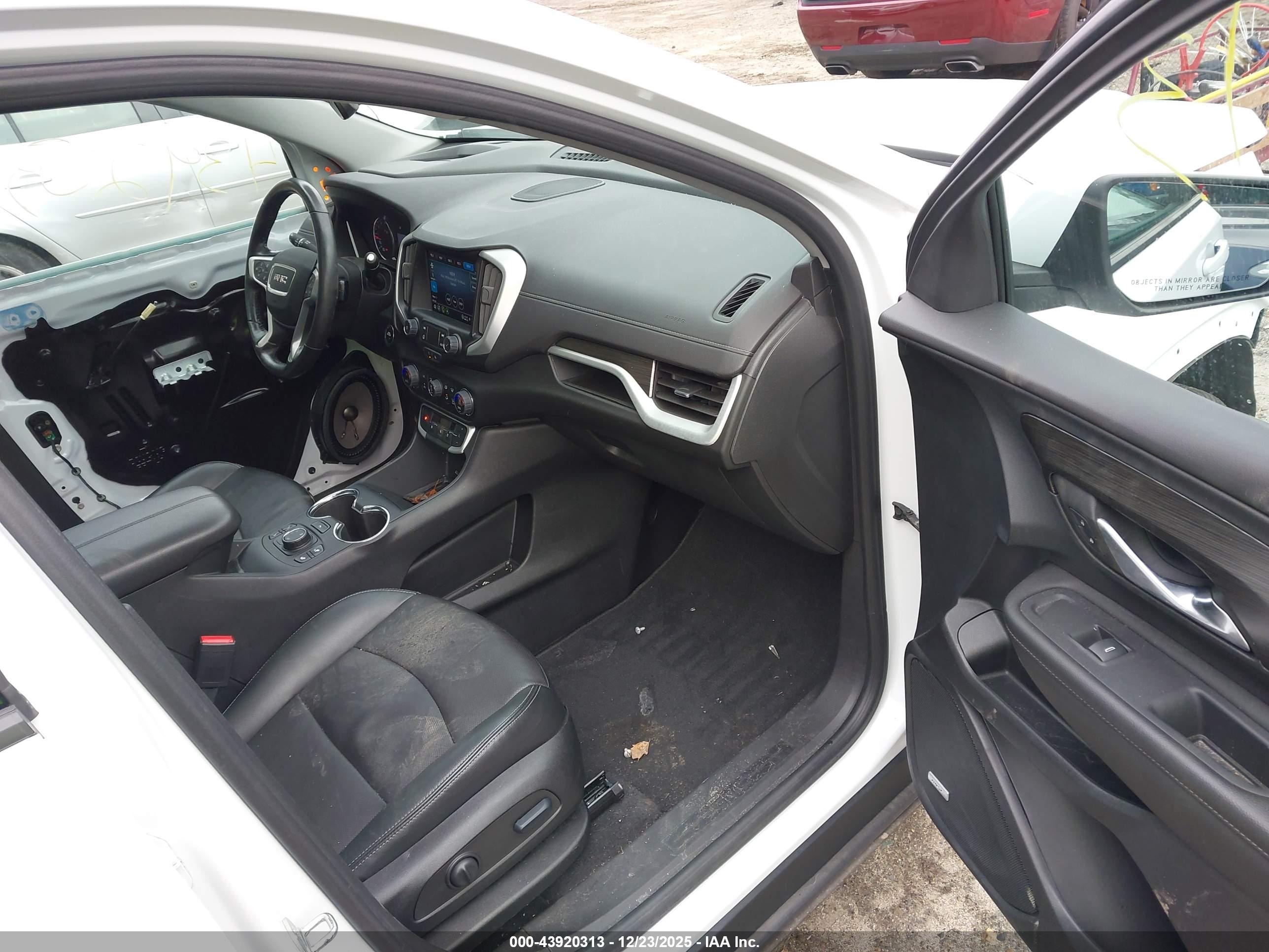 GMC TERRAIN image 5