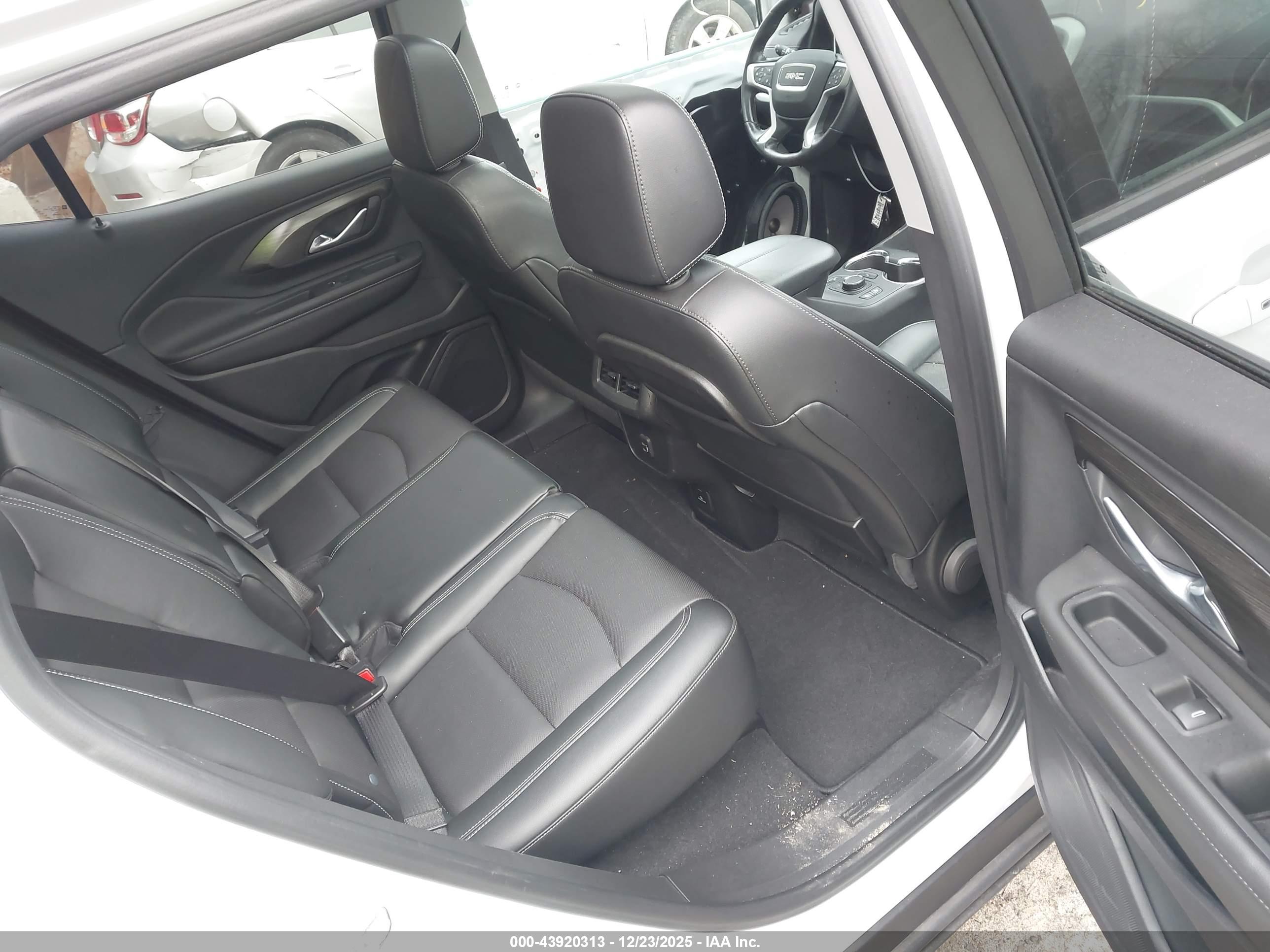 GMC TERRAIN image 8