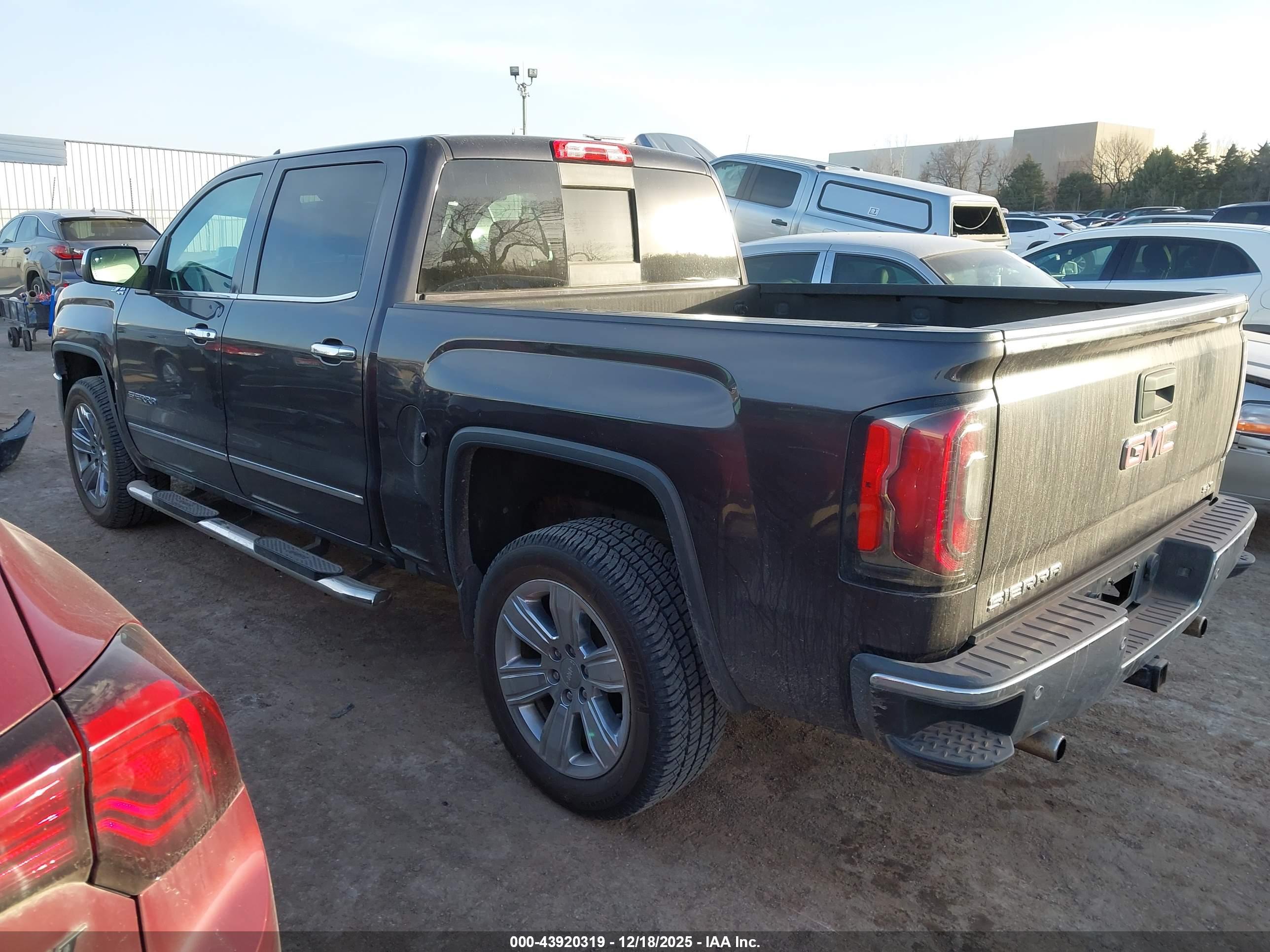 GMC SIERRA image 3