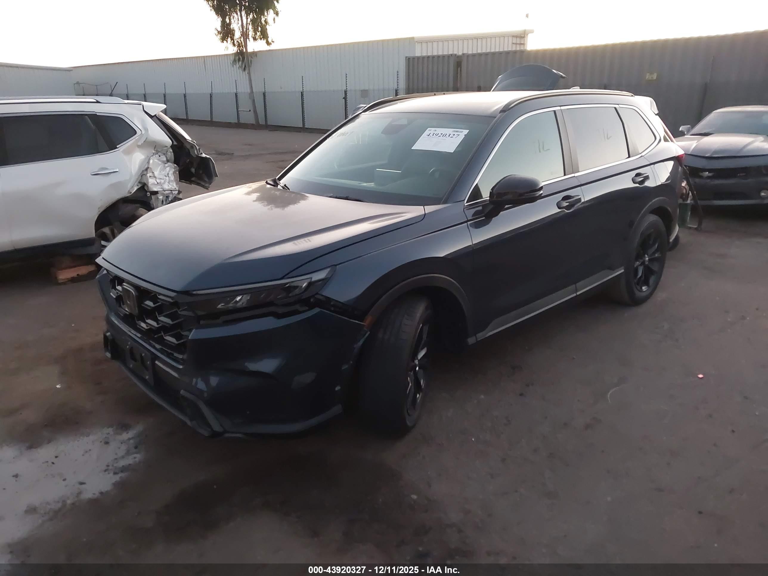 HONDA CR-V image 2