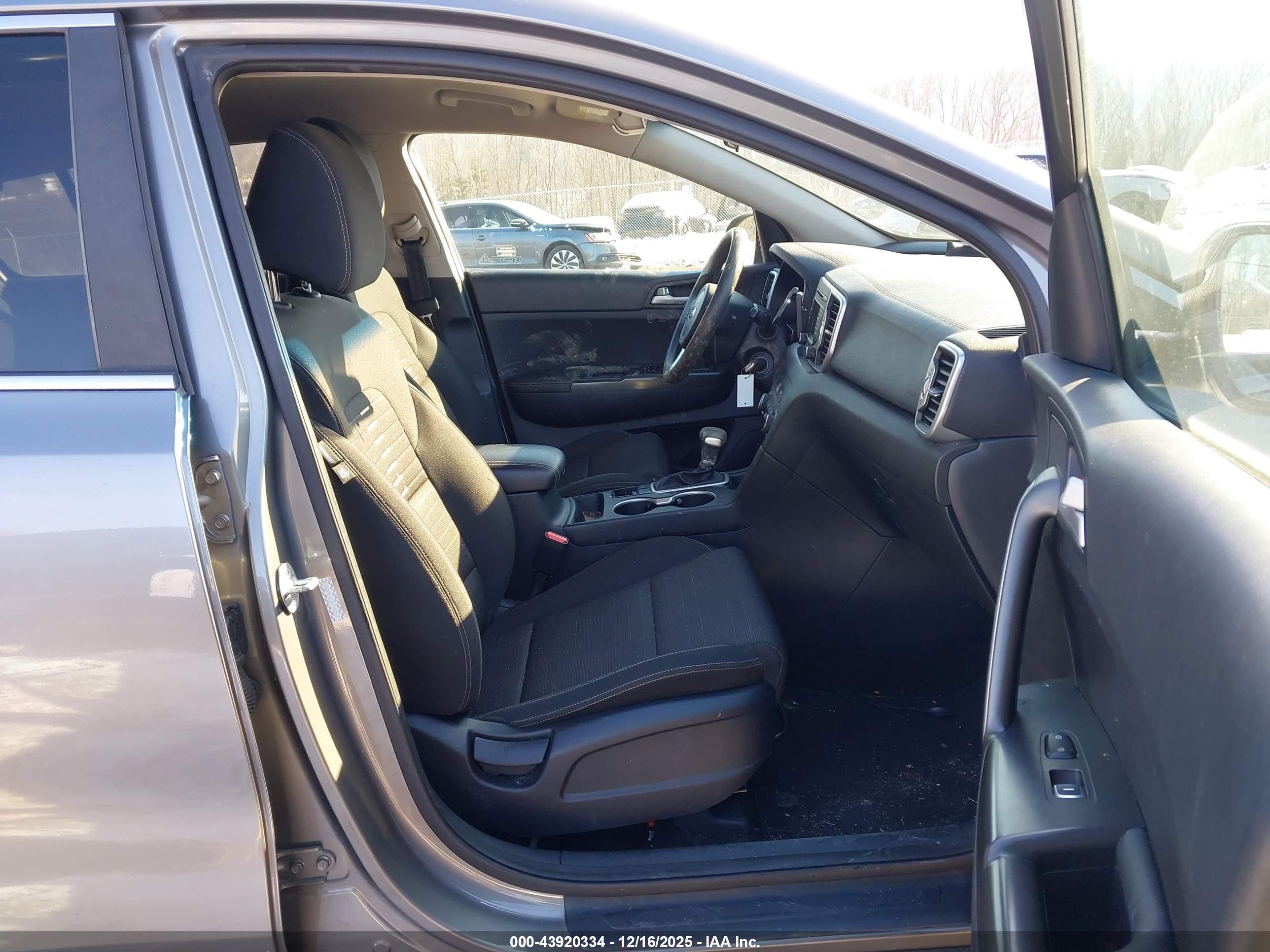 KIA SPORTAGE image 5