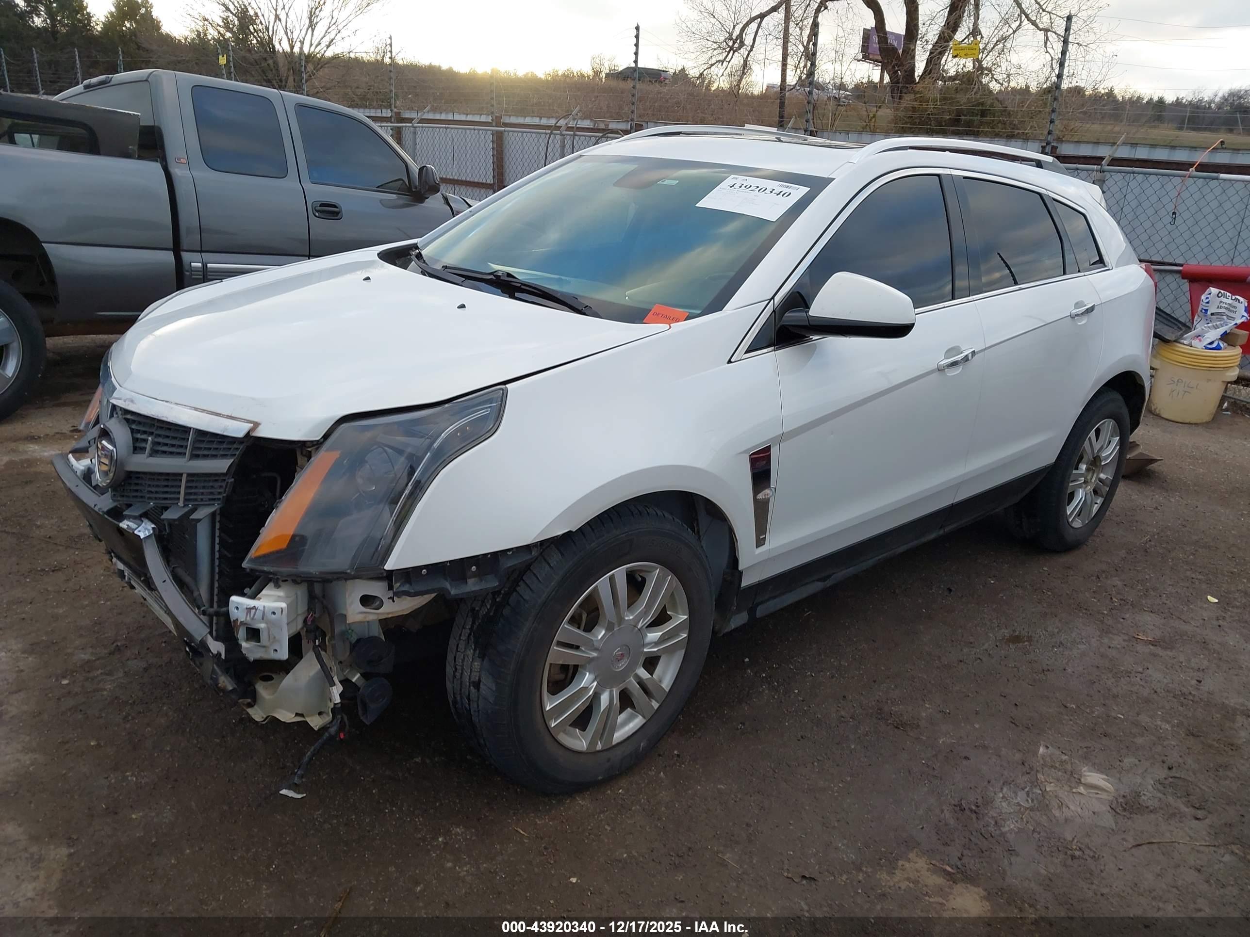 CADILLAC SRX image 2
