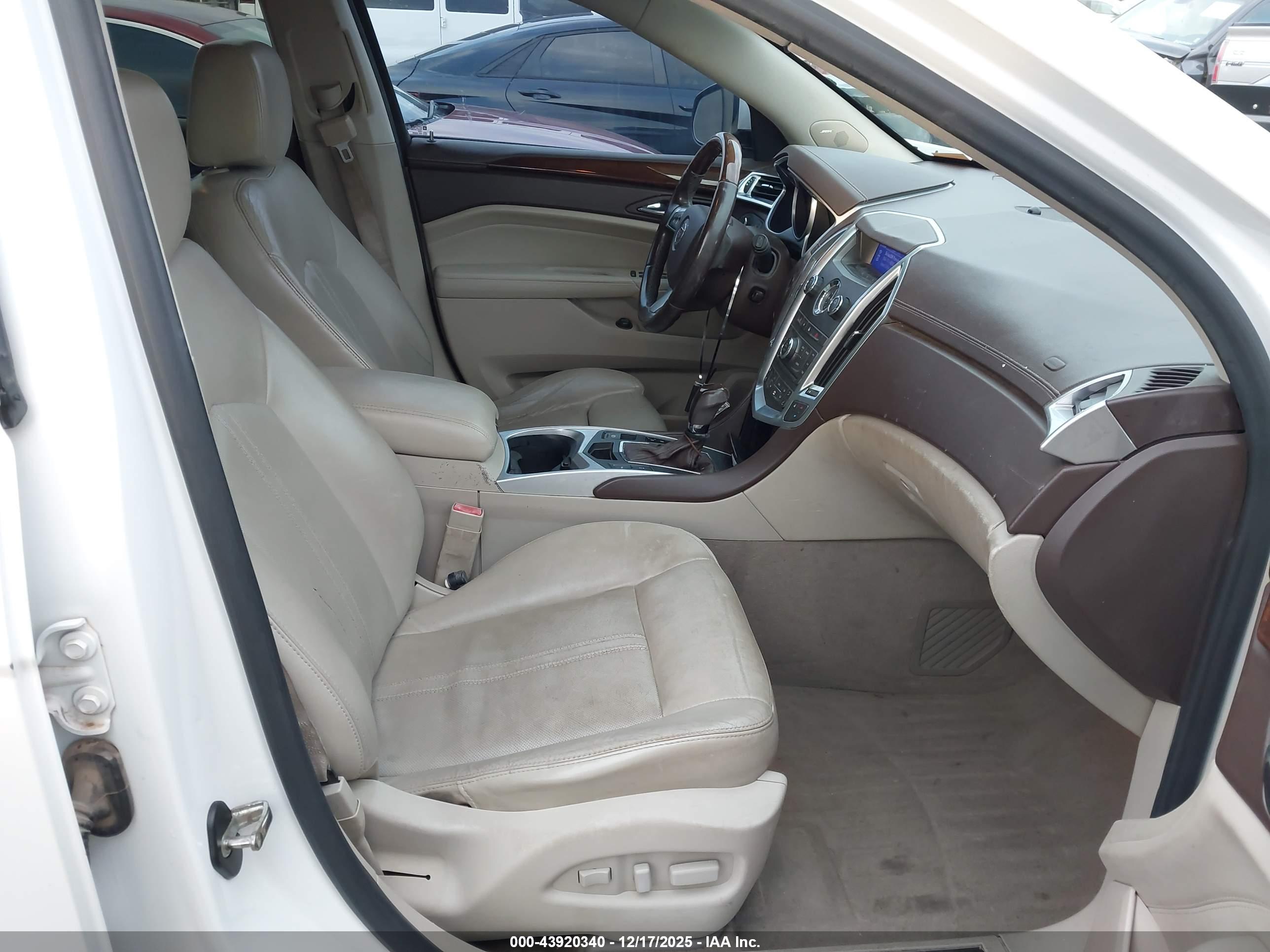 CADILLAC SRX image 5