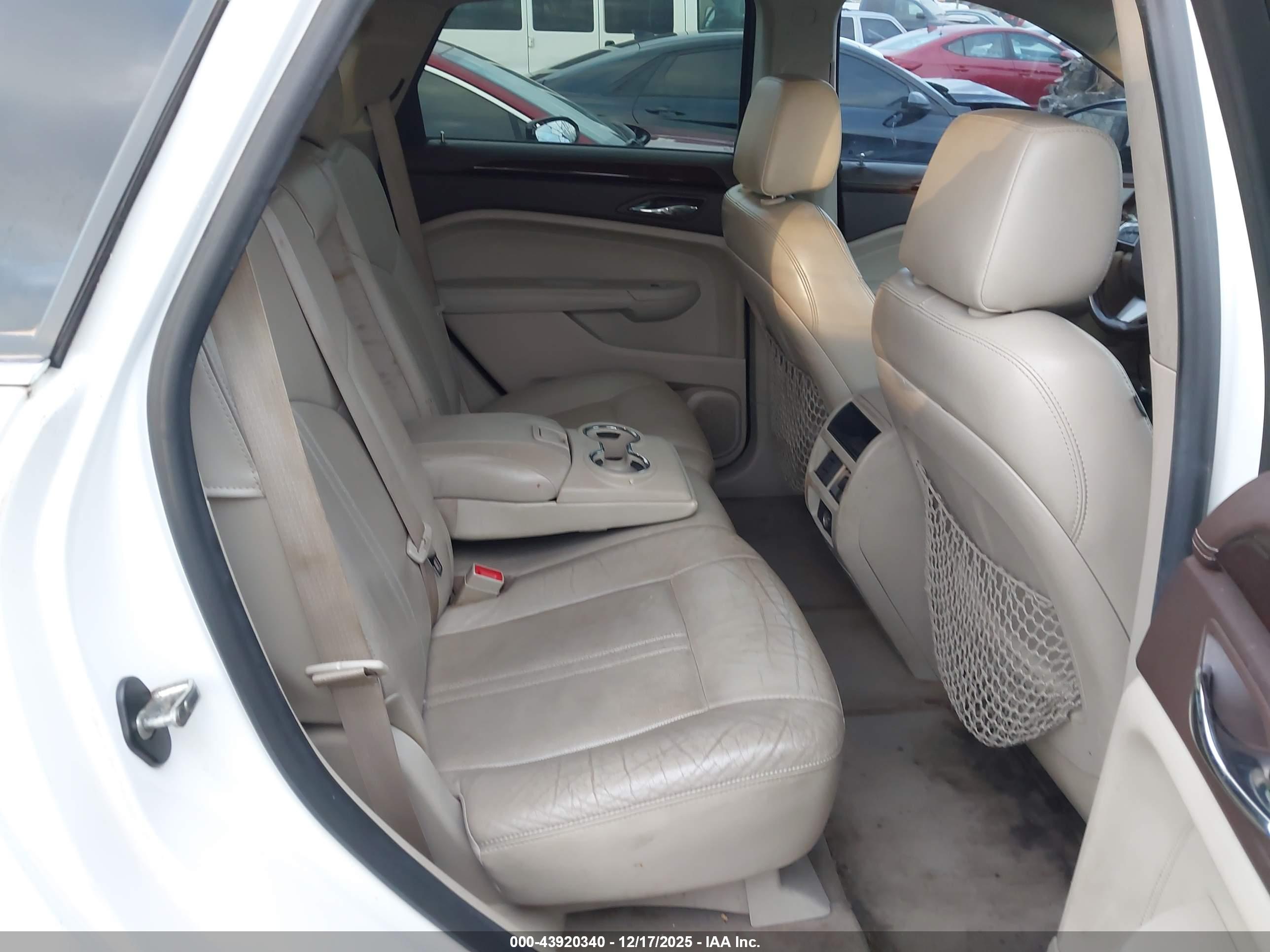 CADILLAC SRX image 8