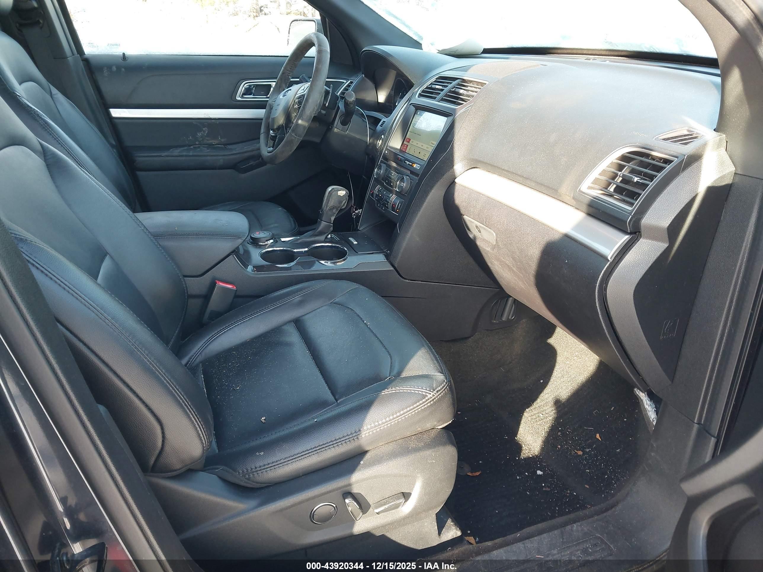 FORD EXPLORER image 5