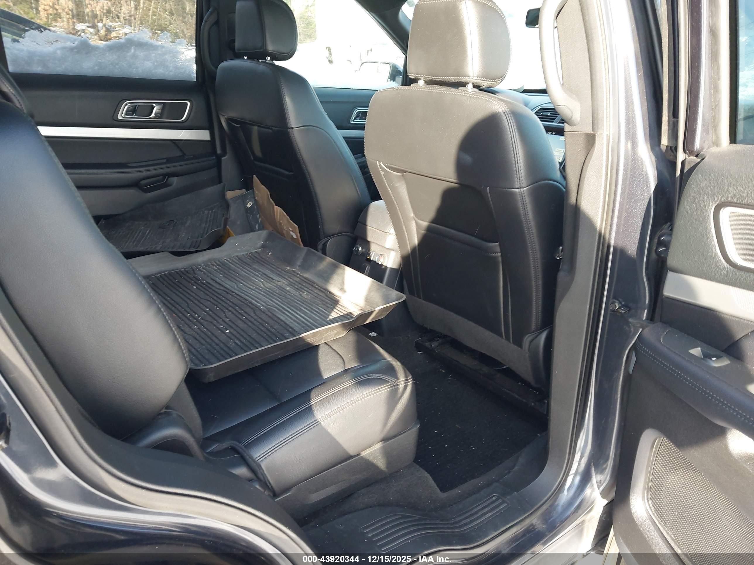 FORD EXPLORER image 8