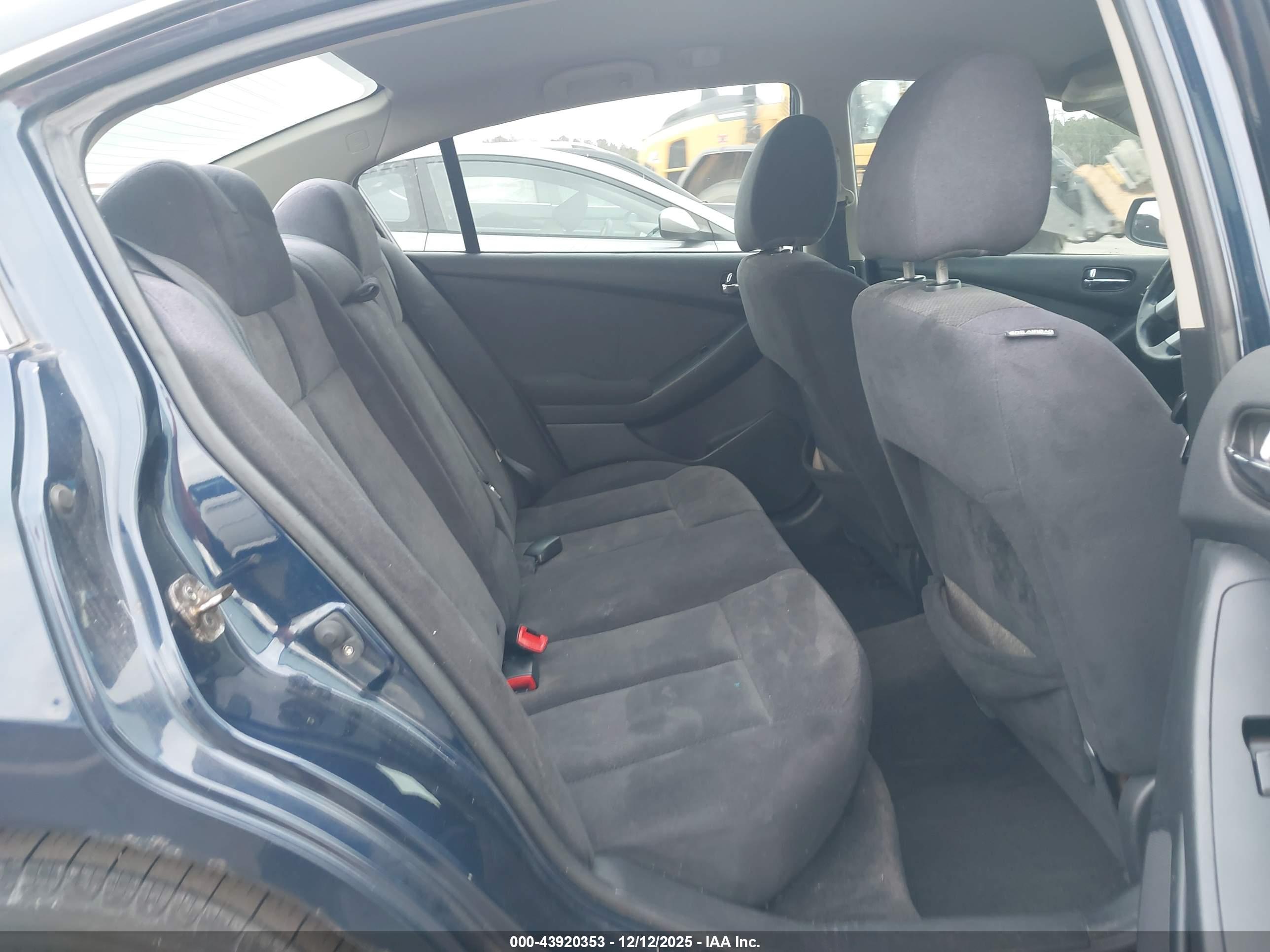 NISSAN ALTIMA image 8