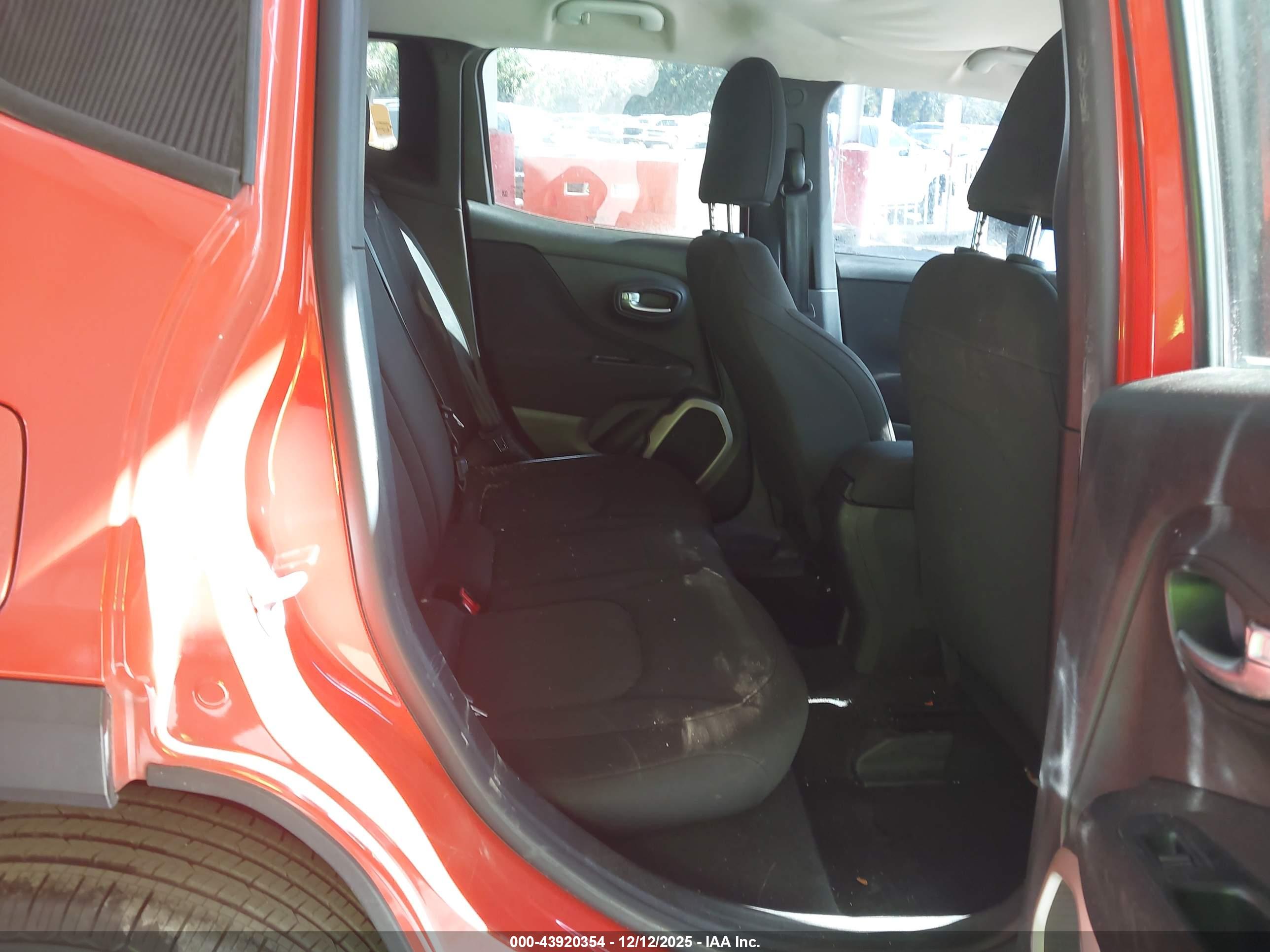 JEEP RENEGADE image 8