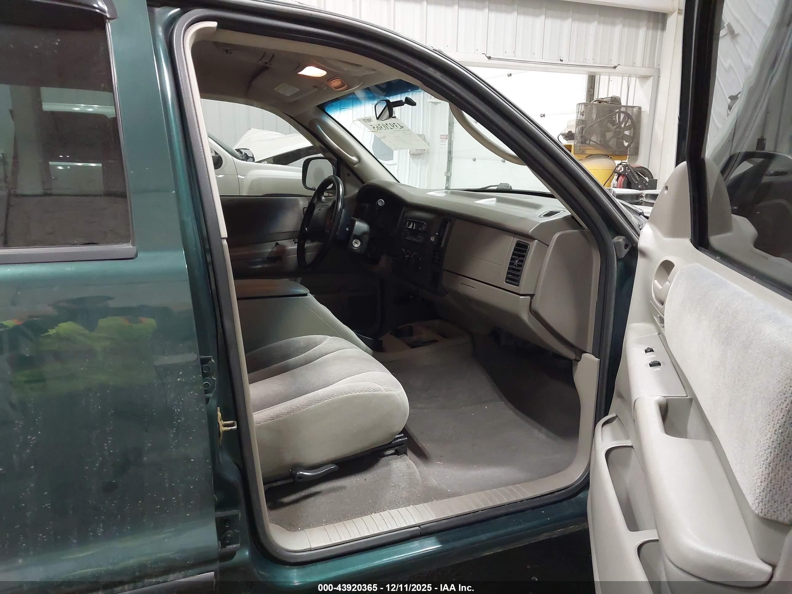 DODGE DAKOTA image 5