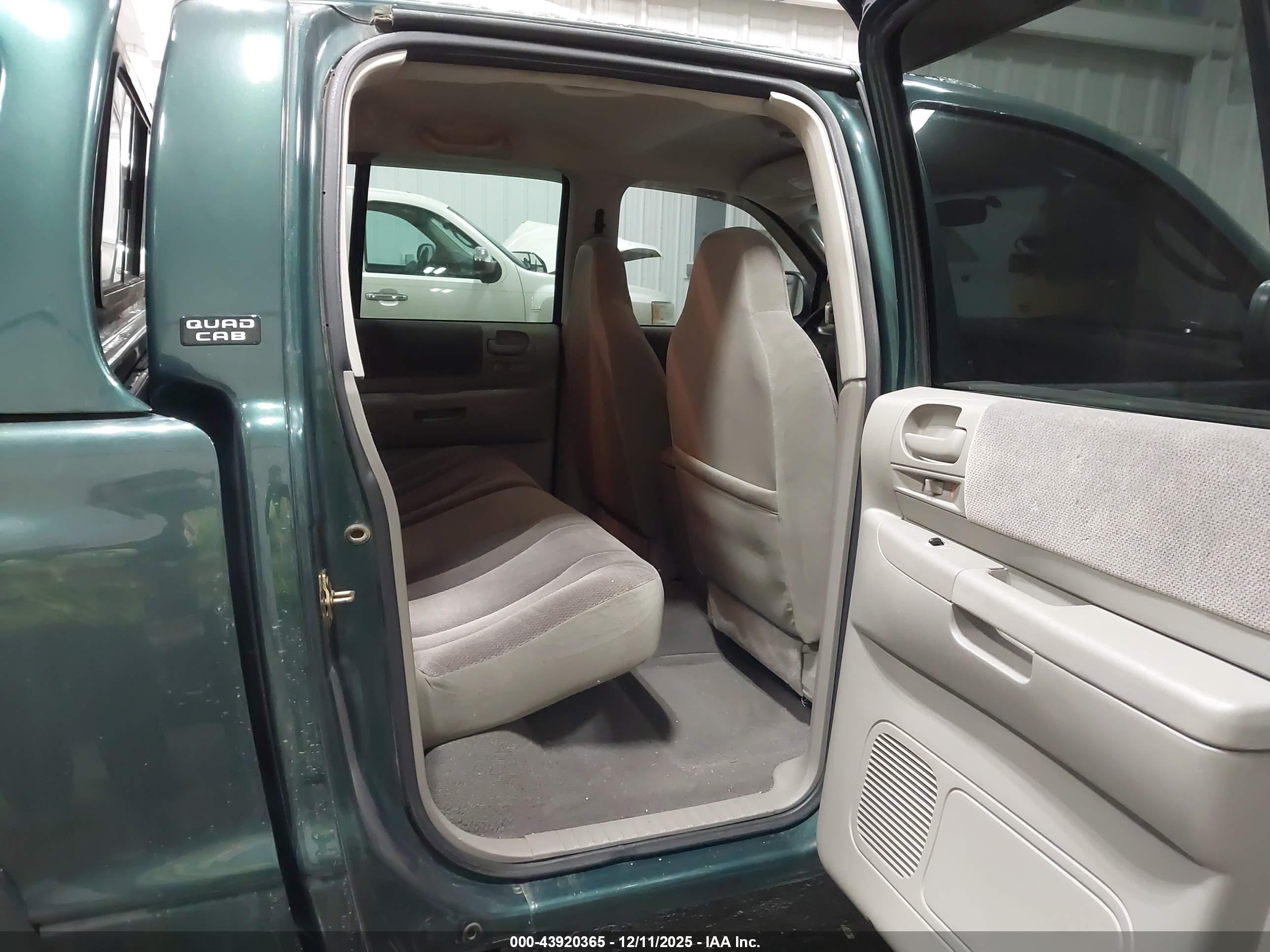 DODGE DAKOTA image 8