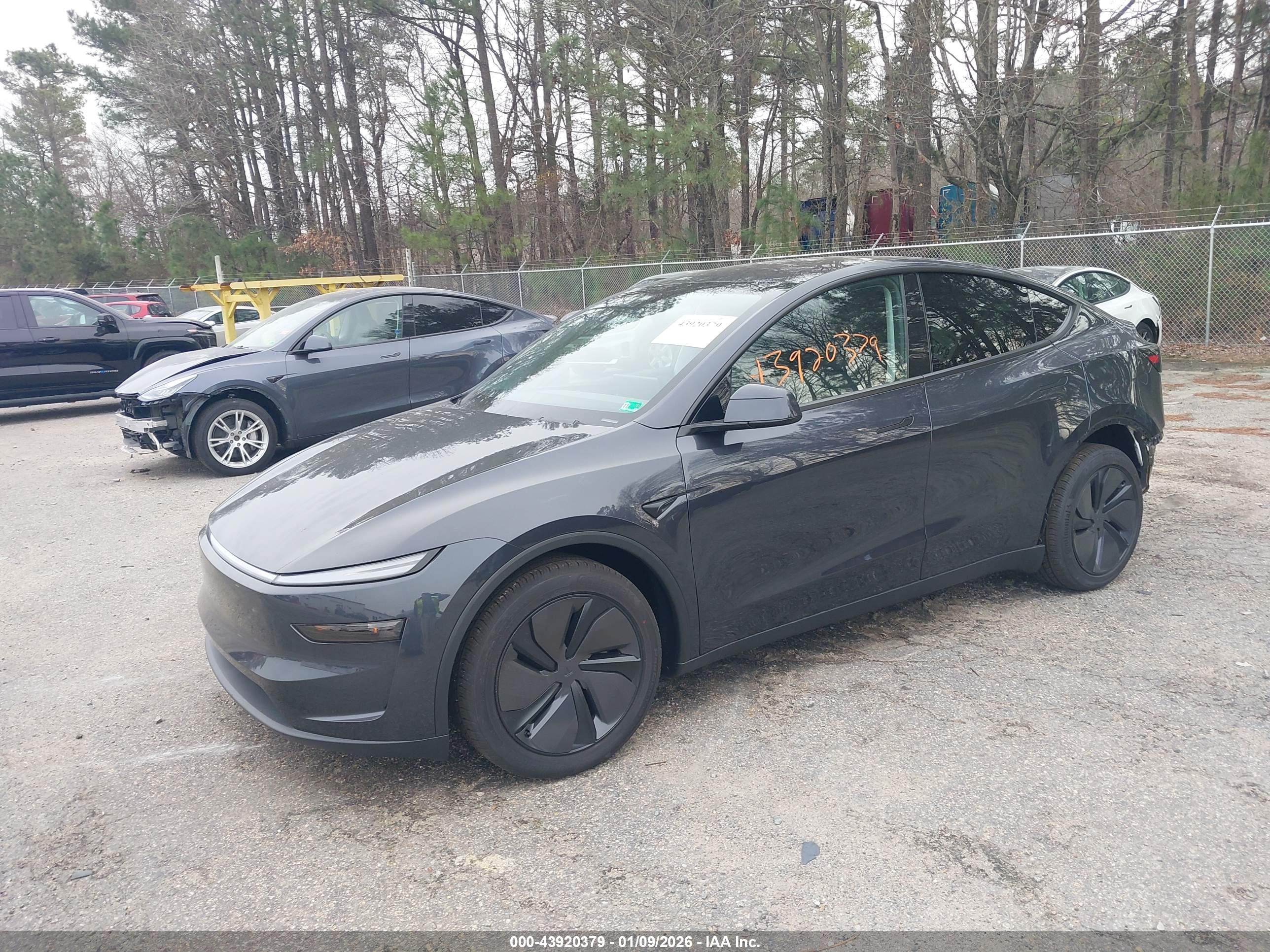 TESLA MODEL image 2