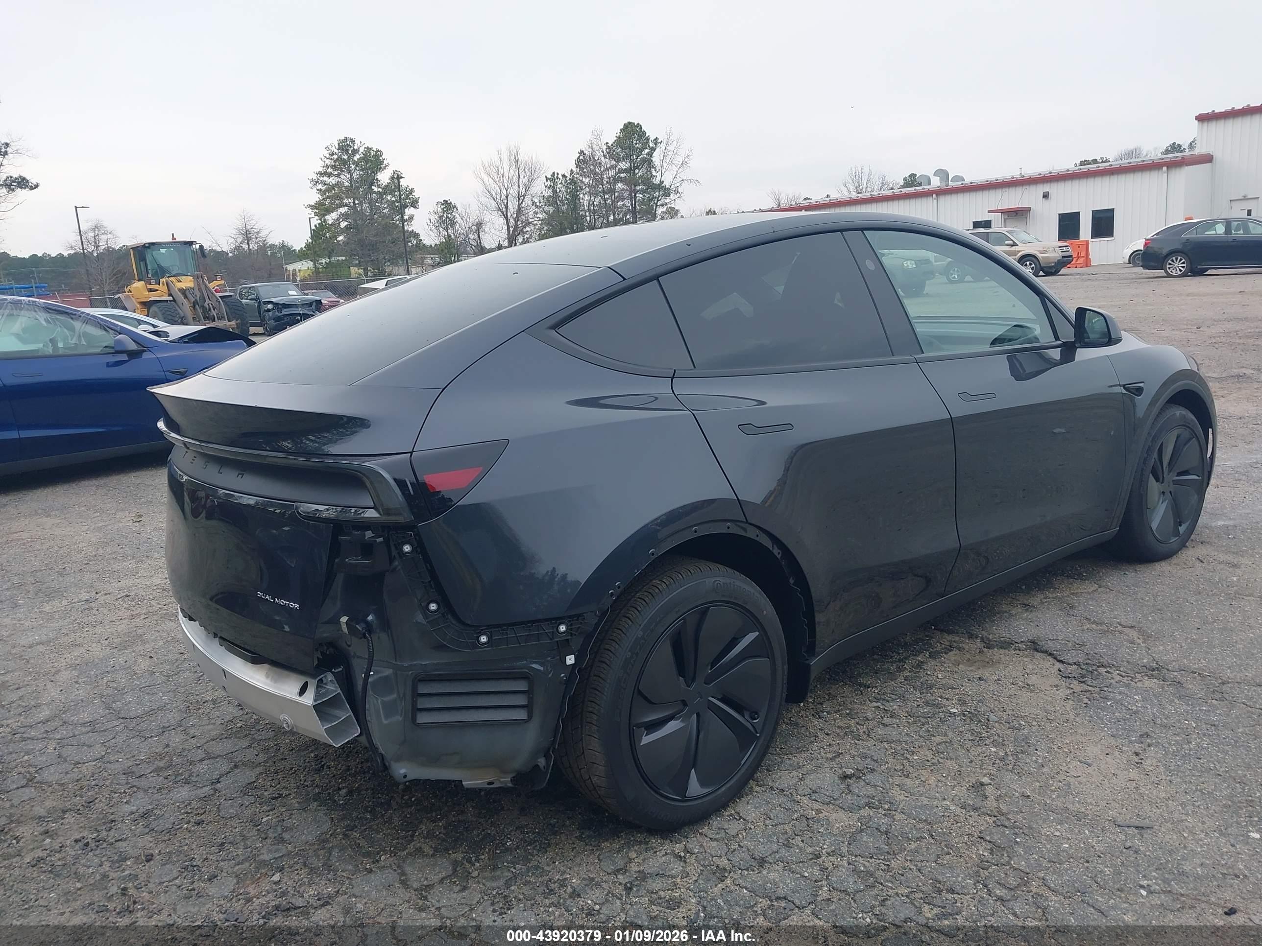 TESLA MODEL image 4
