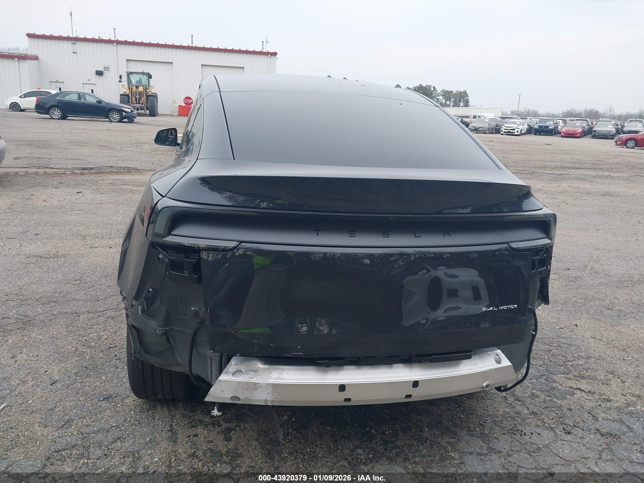 TESLA MODEL image 6