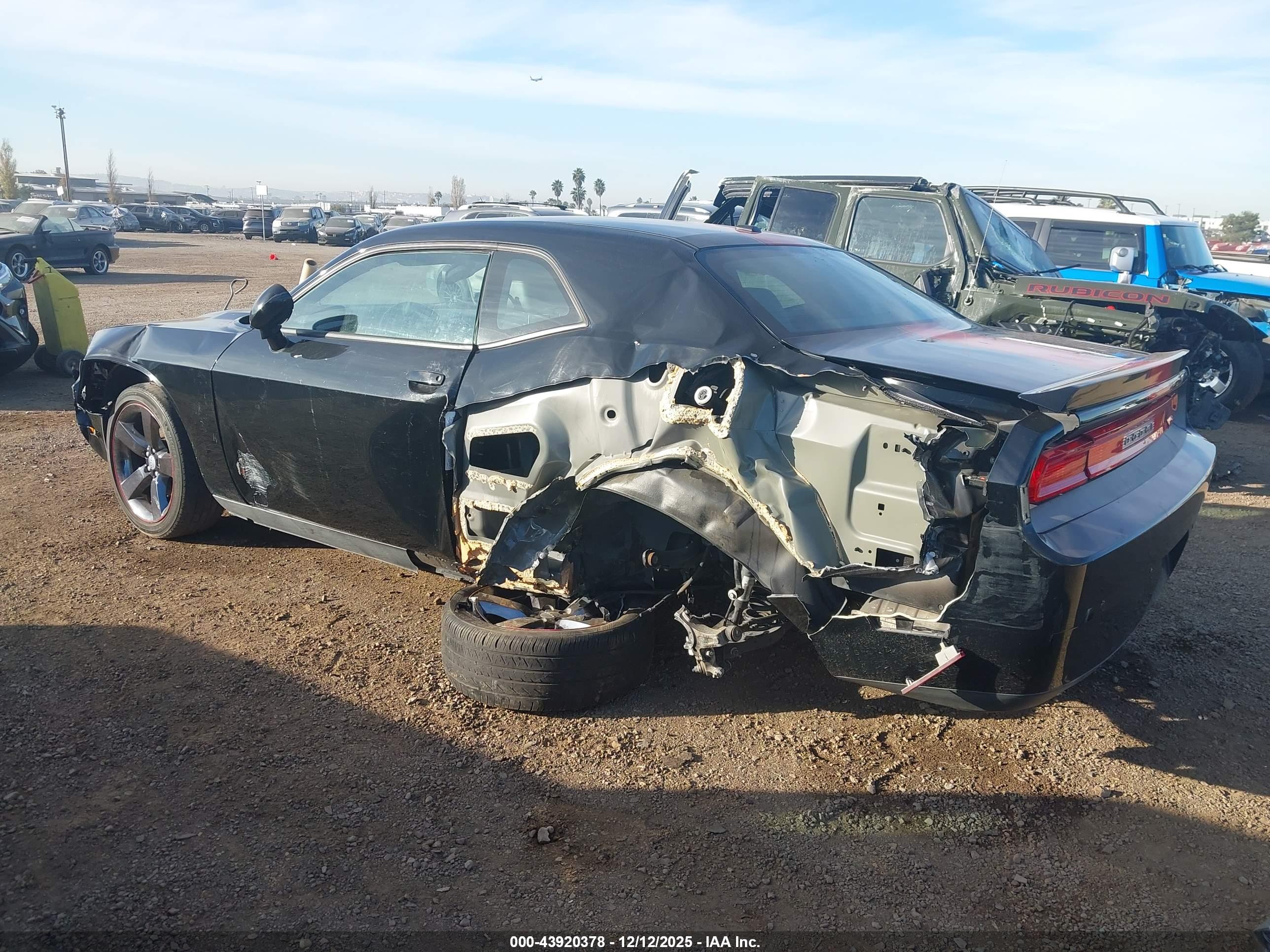 DODGE CHALLENGER image 3