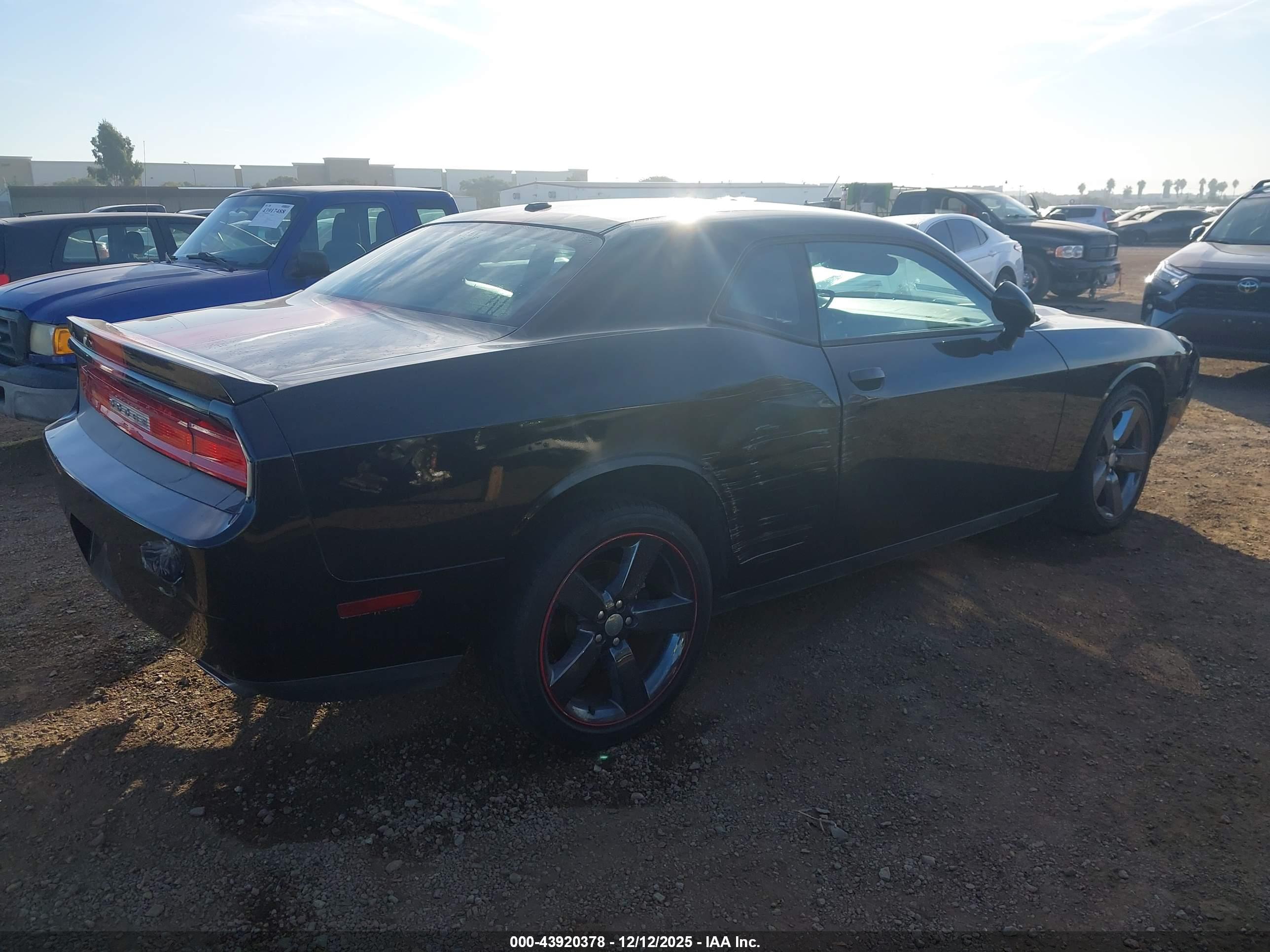 DODGE CHALLENGER image 4