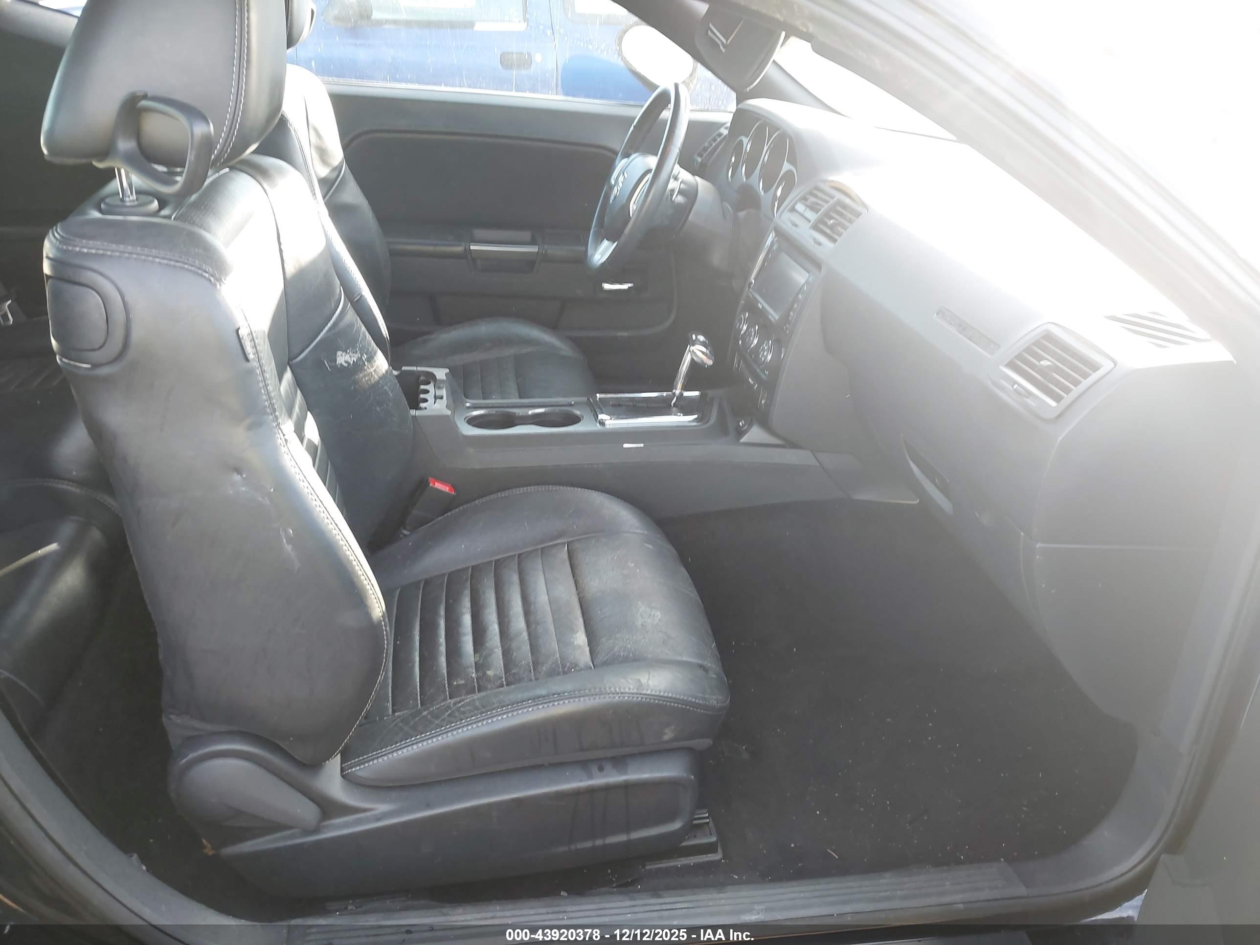 DODGE CHALLENGER image 5