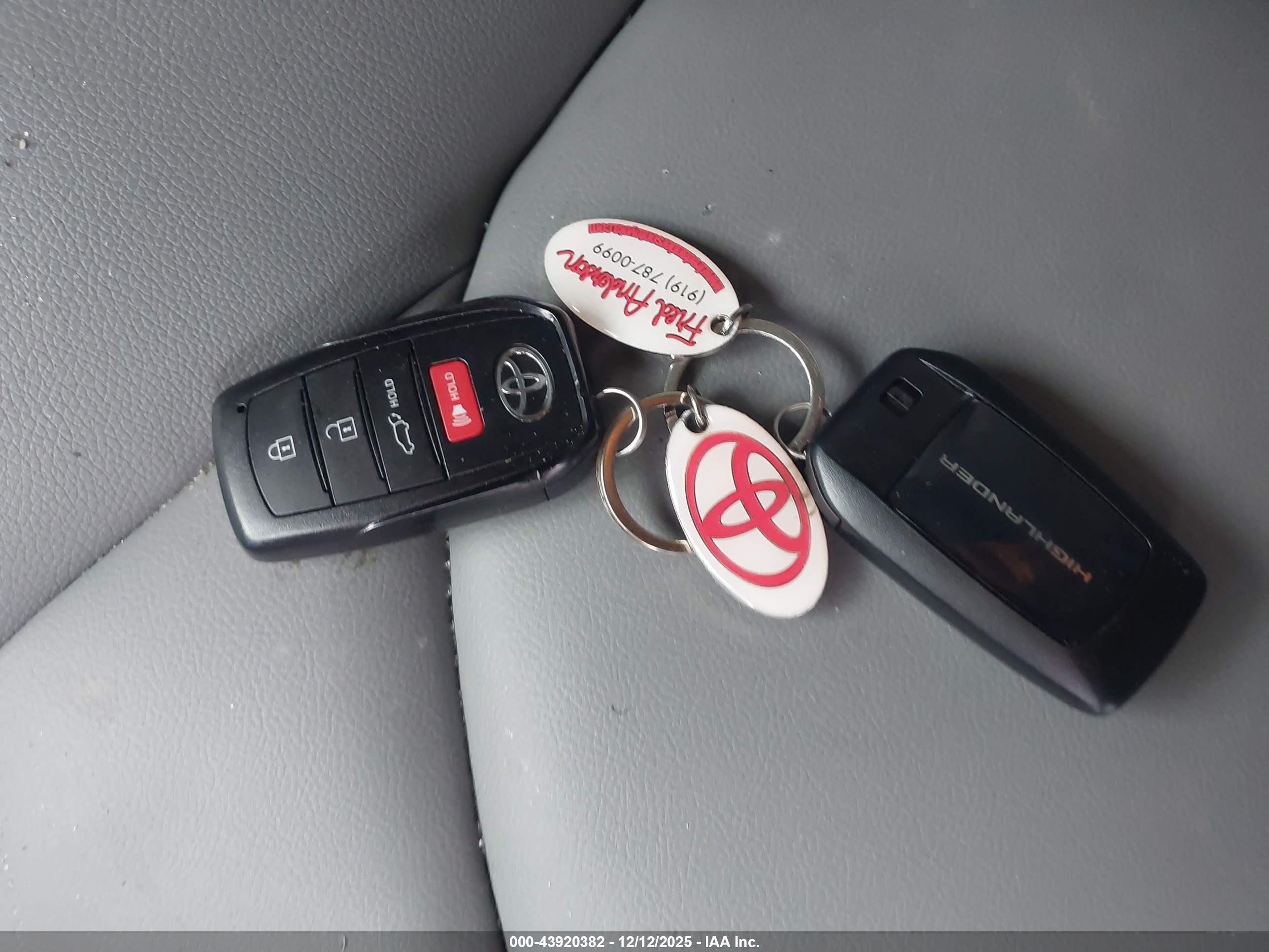 TOYOTA HIGHLANDER image 11