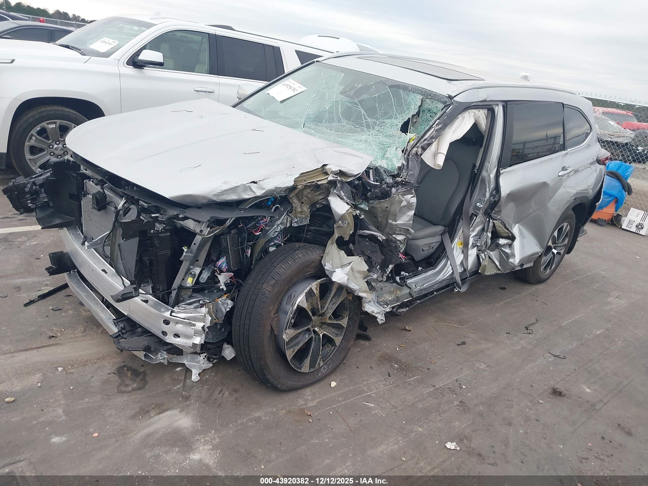 TOYOTA HIGHLANDER image 2