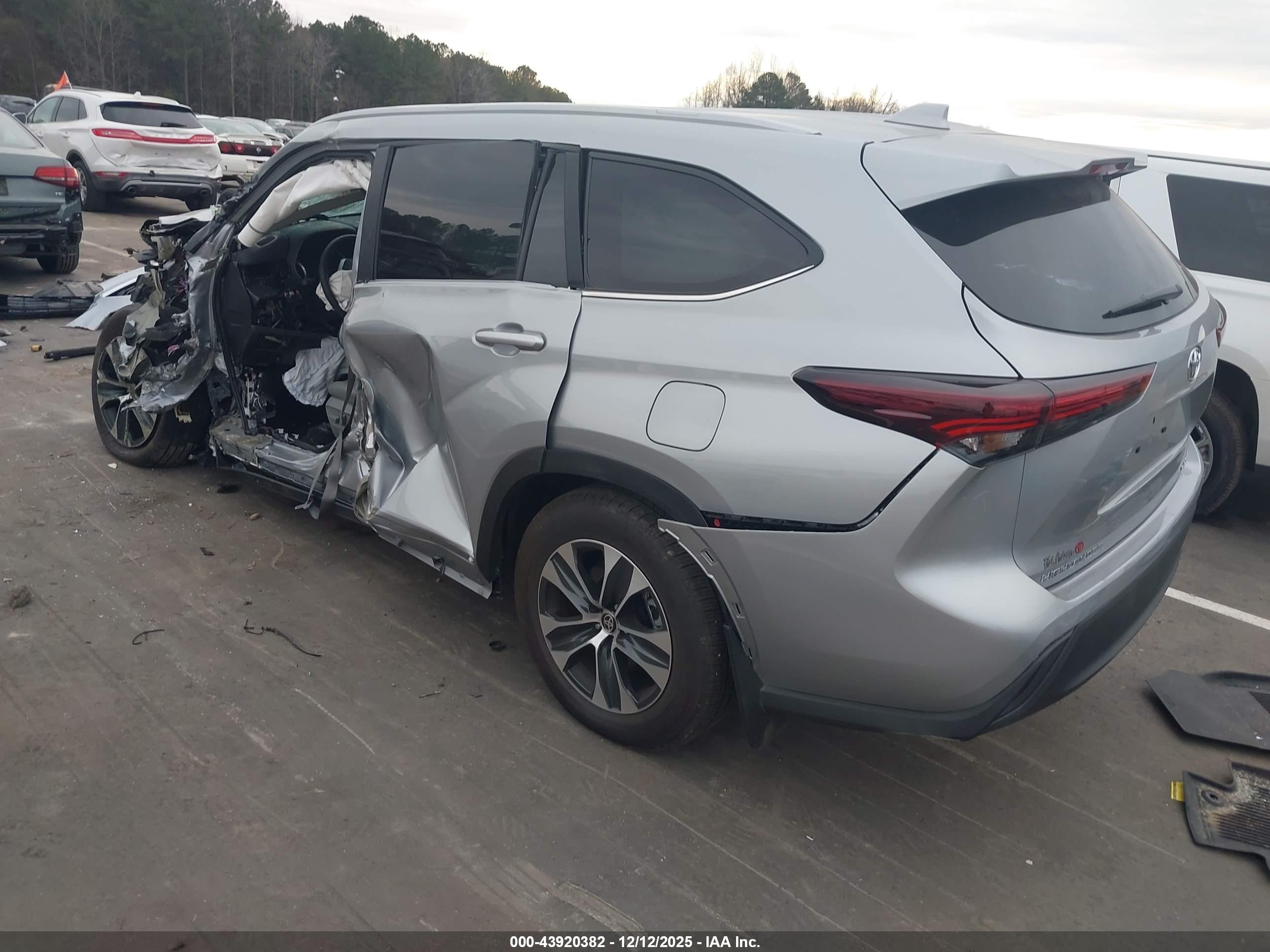 TOYOTA HIGHLANDER image 3