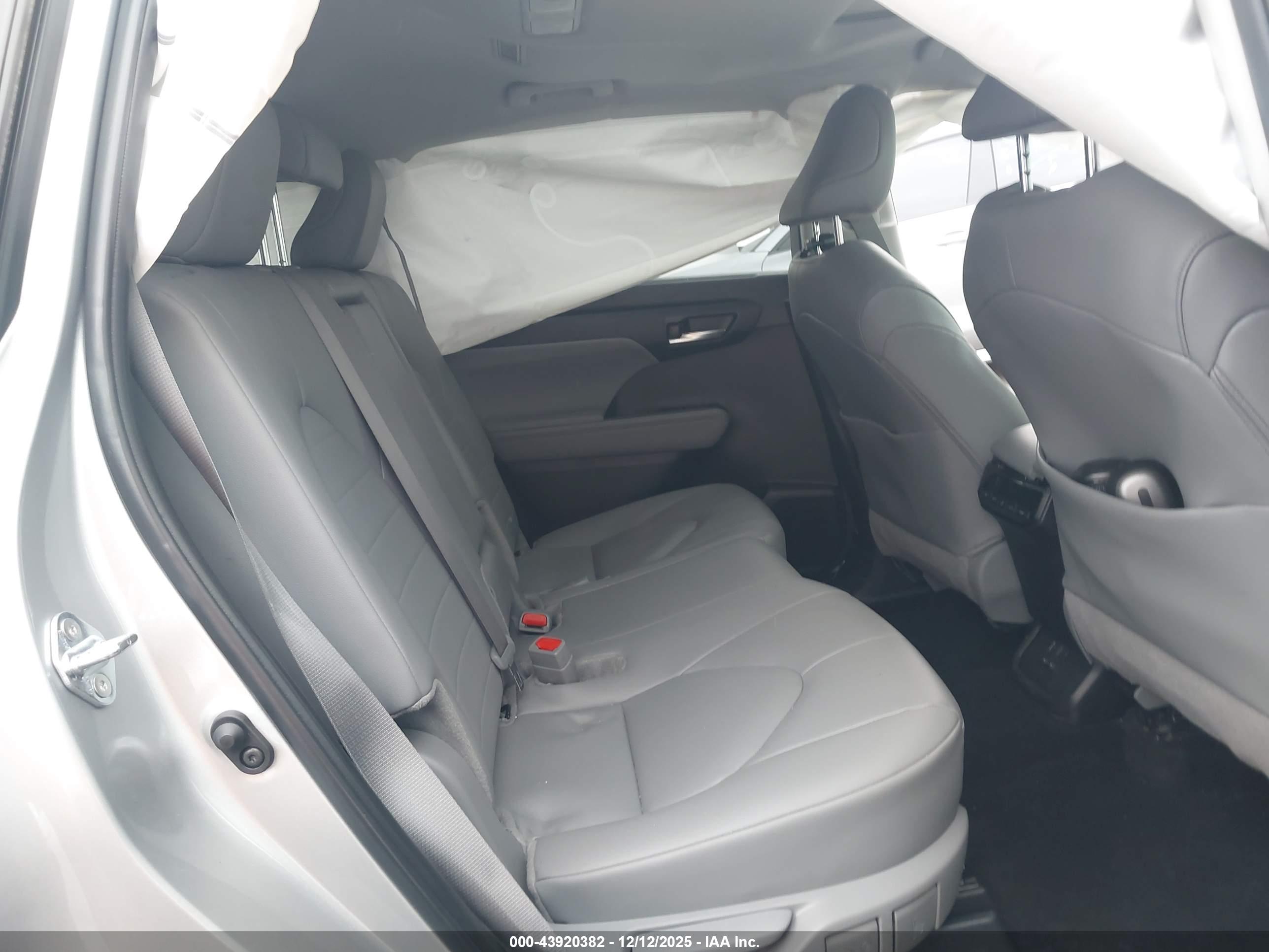 TOYOTA HIGHLANDER image 8
