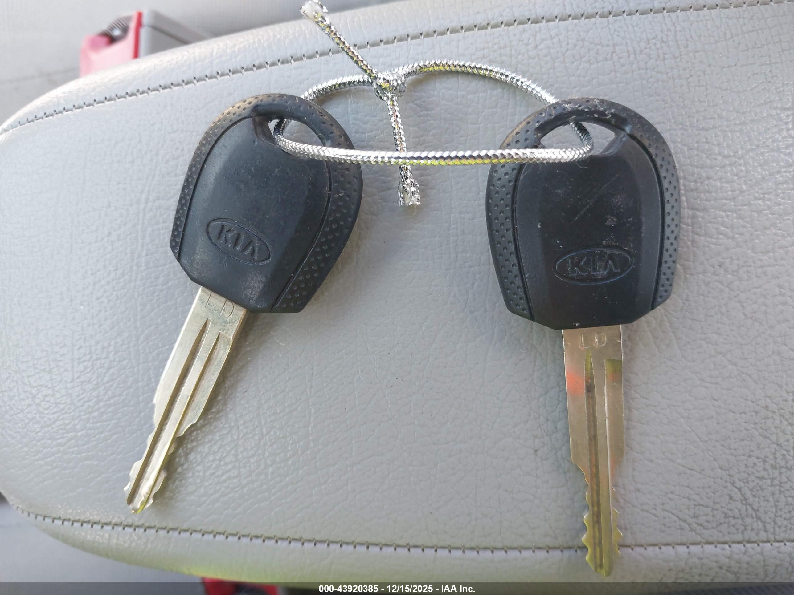 KIA SPECTRA image 11