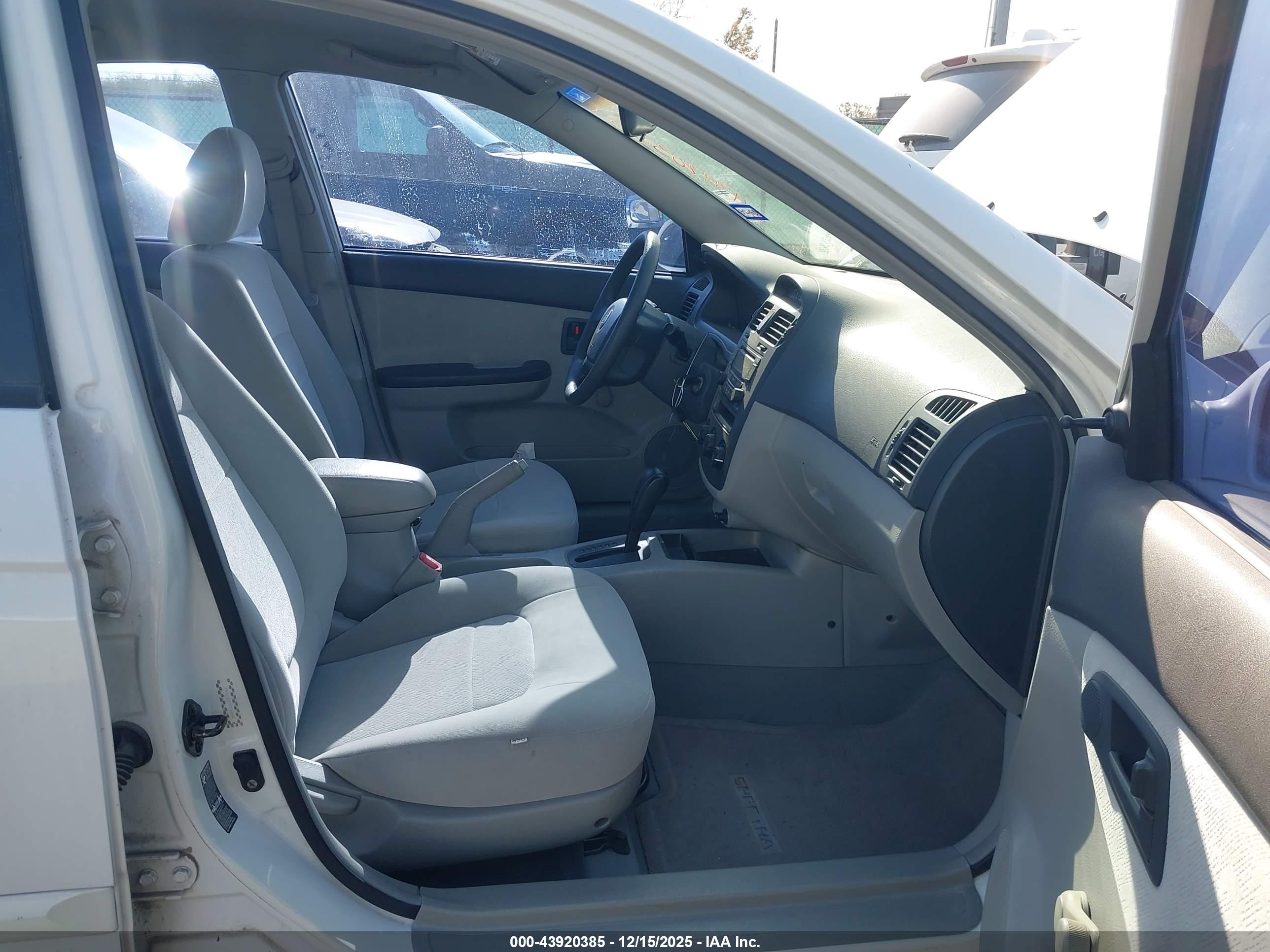 KIA SPECTRA image 5