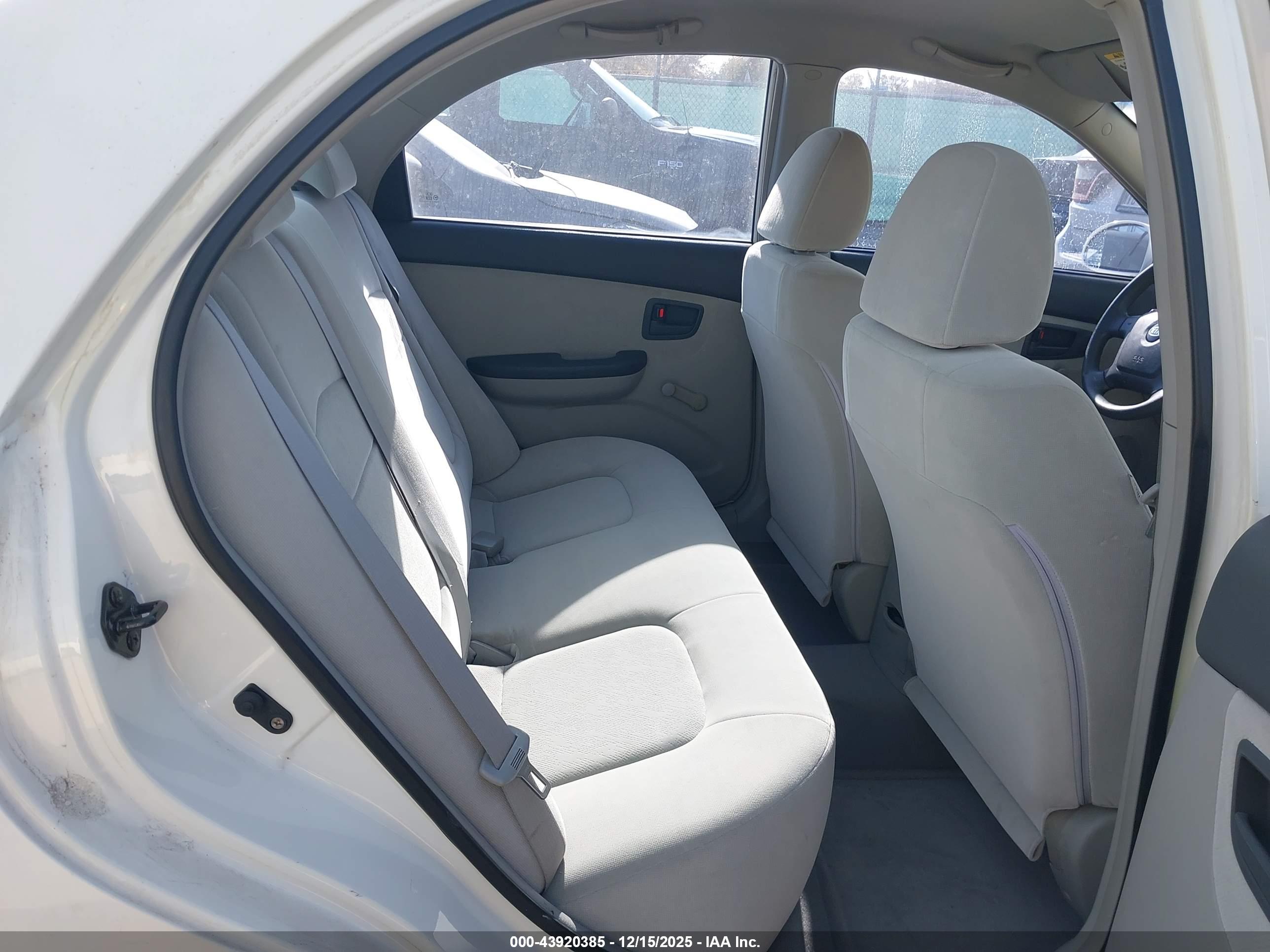 KIA SPECTRA image 8