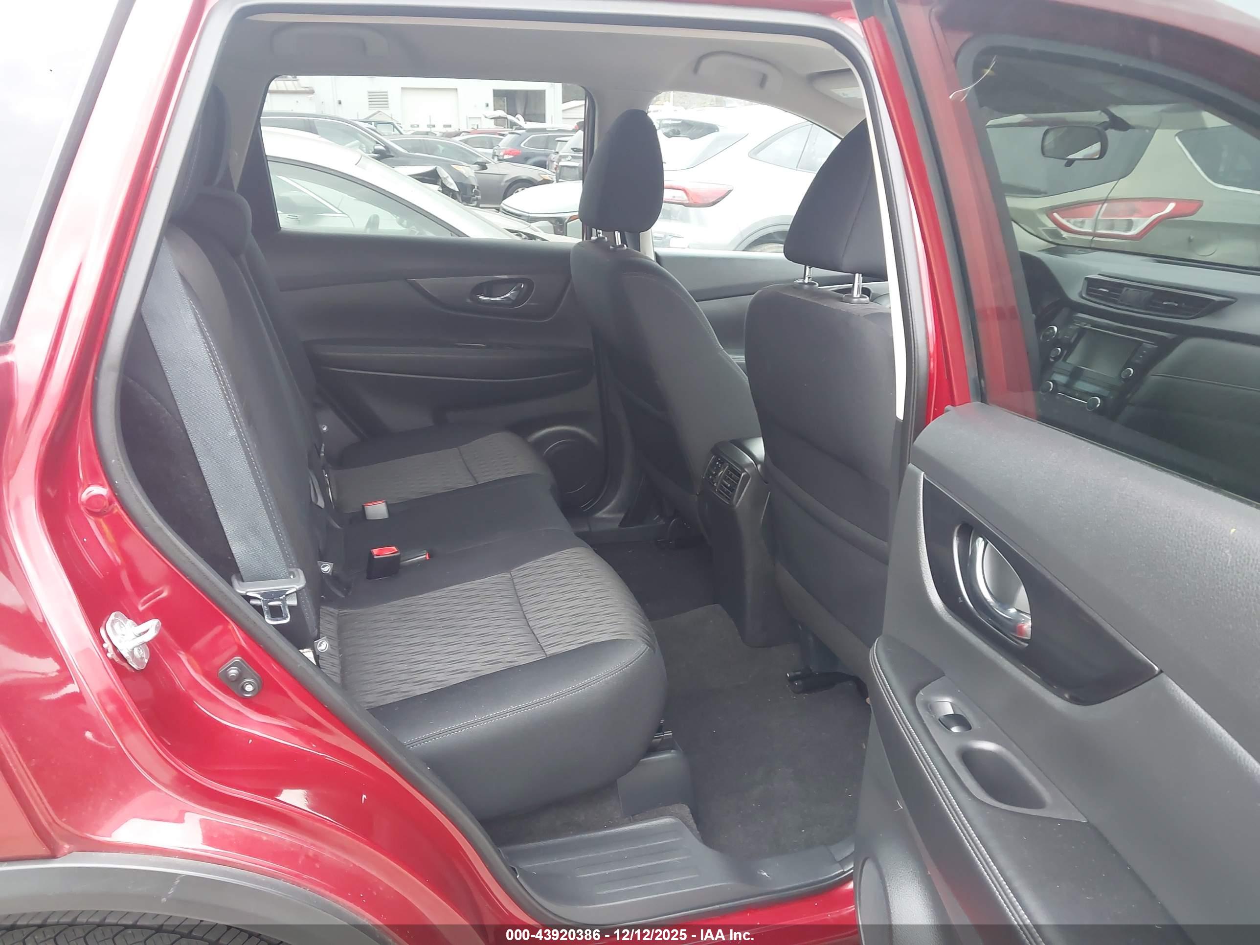 NISSAN ROGUE image 8
