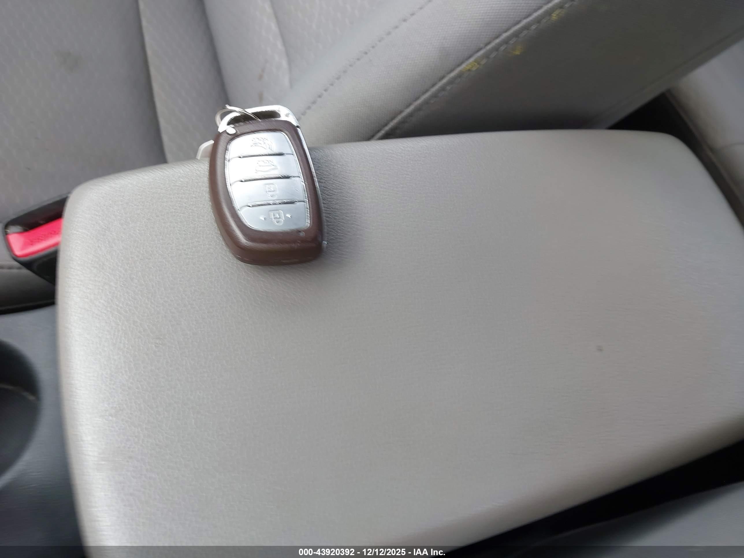 HYUNDAI ELANTRA image 11