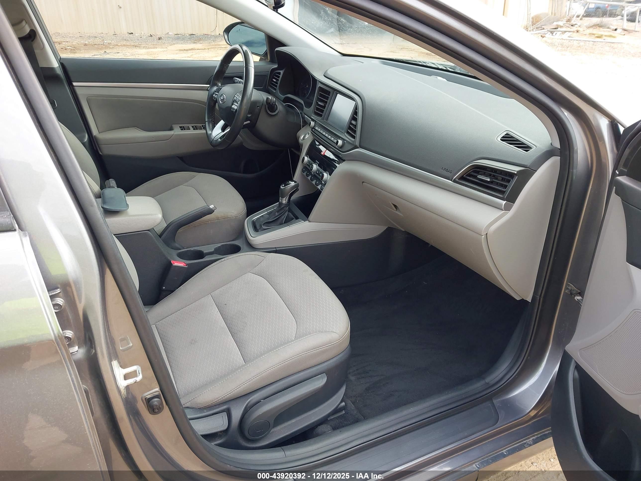 HYUNDAI ELANTRA image 5