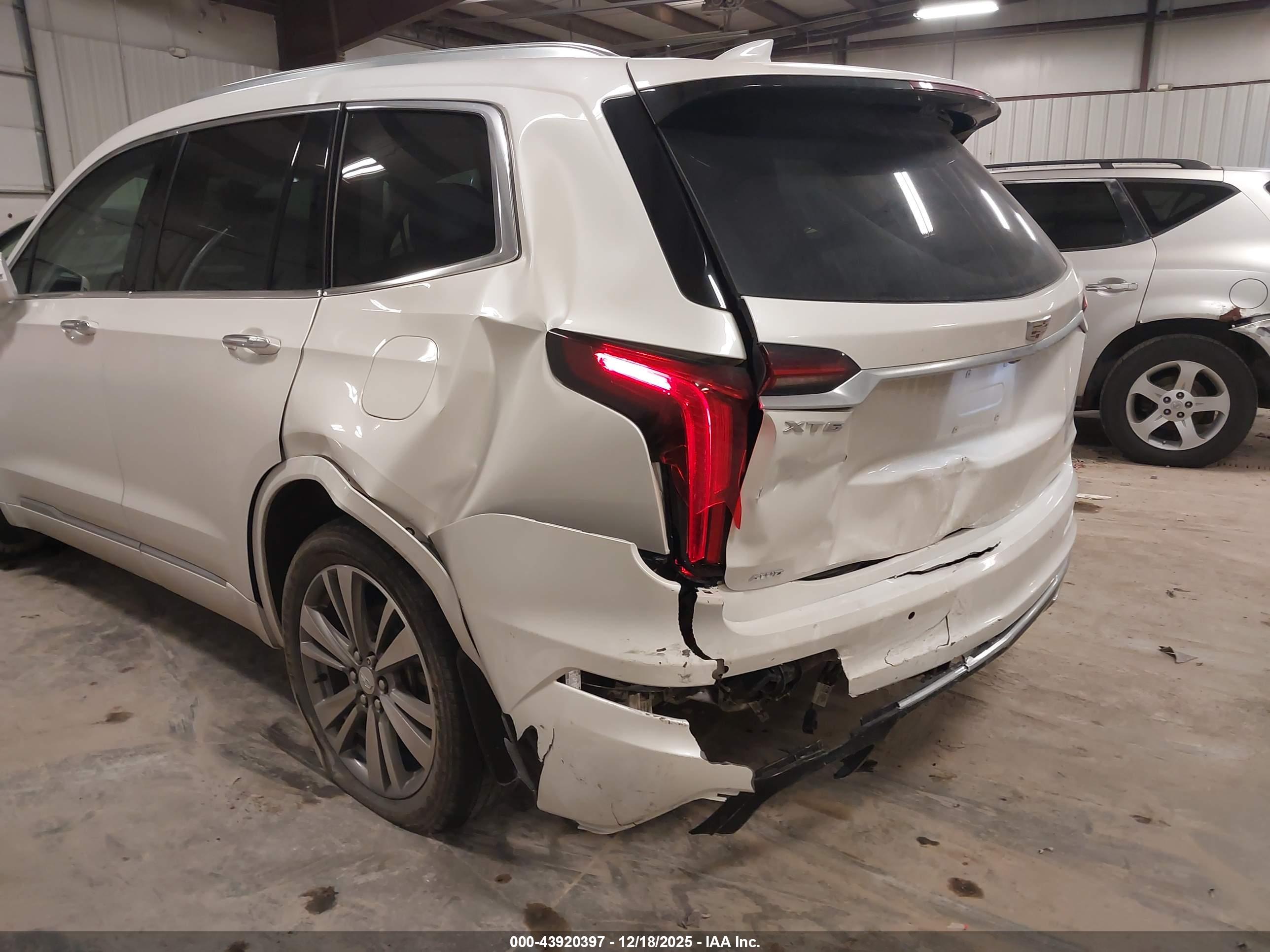 CADILLAC XT6 image 6
