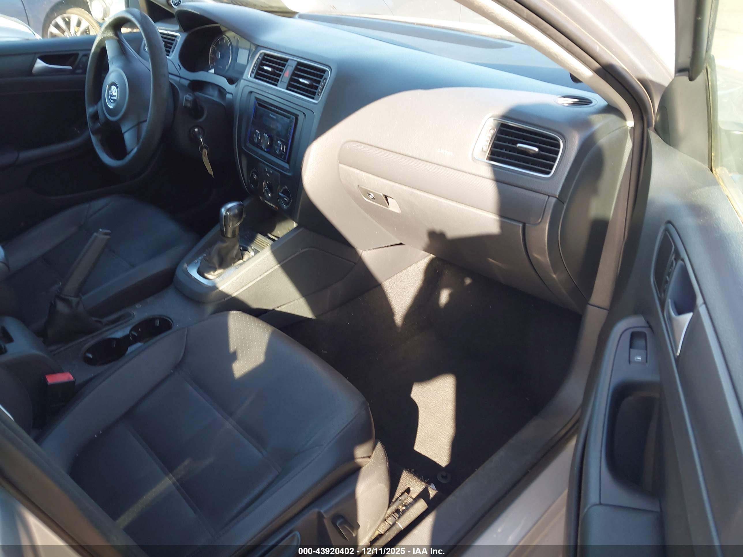 VOLKSWAGEN JETTA image 5