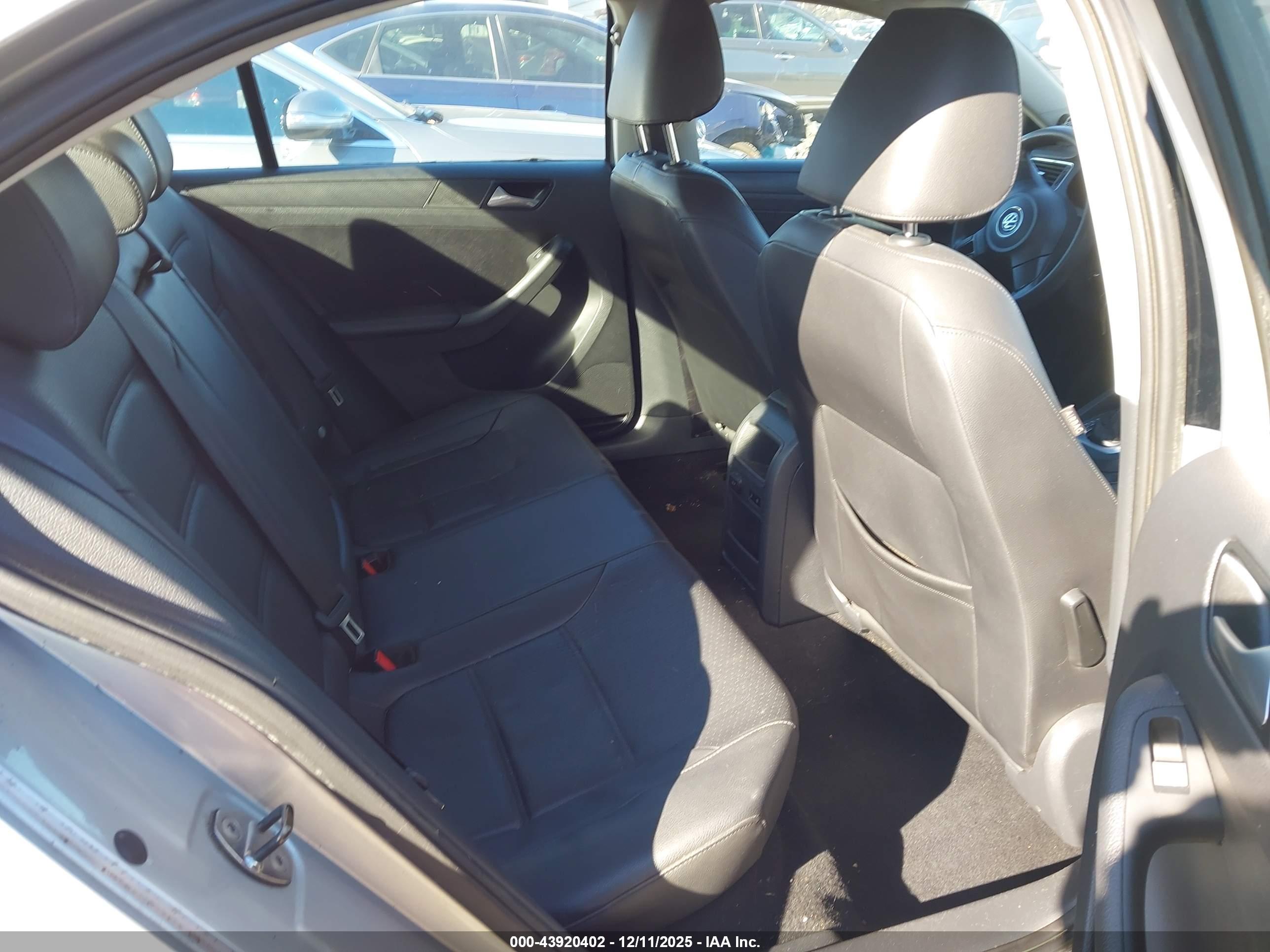 VOLKSWAGEN JETTA image 8