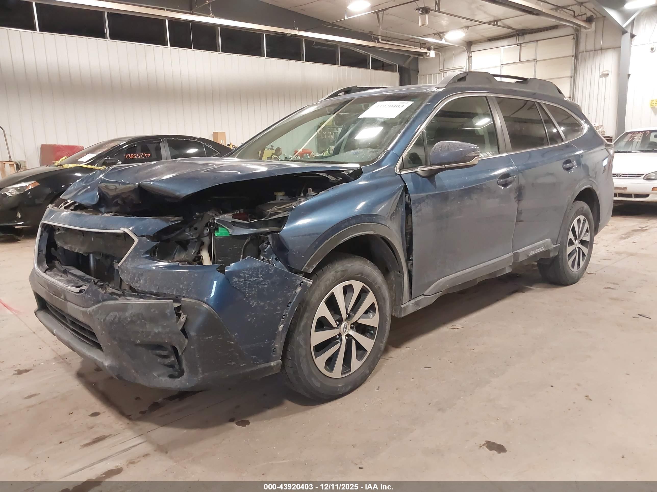 SUBARU OUTBACK image 2