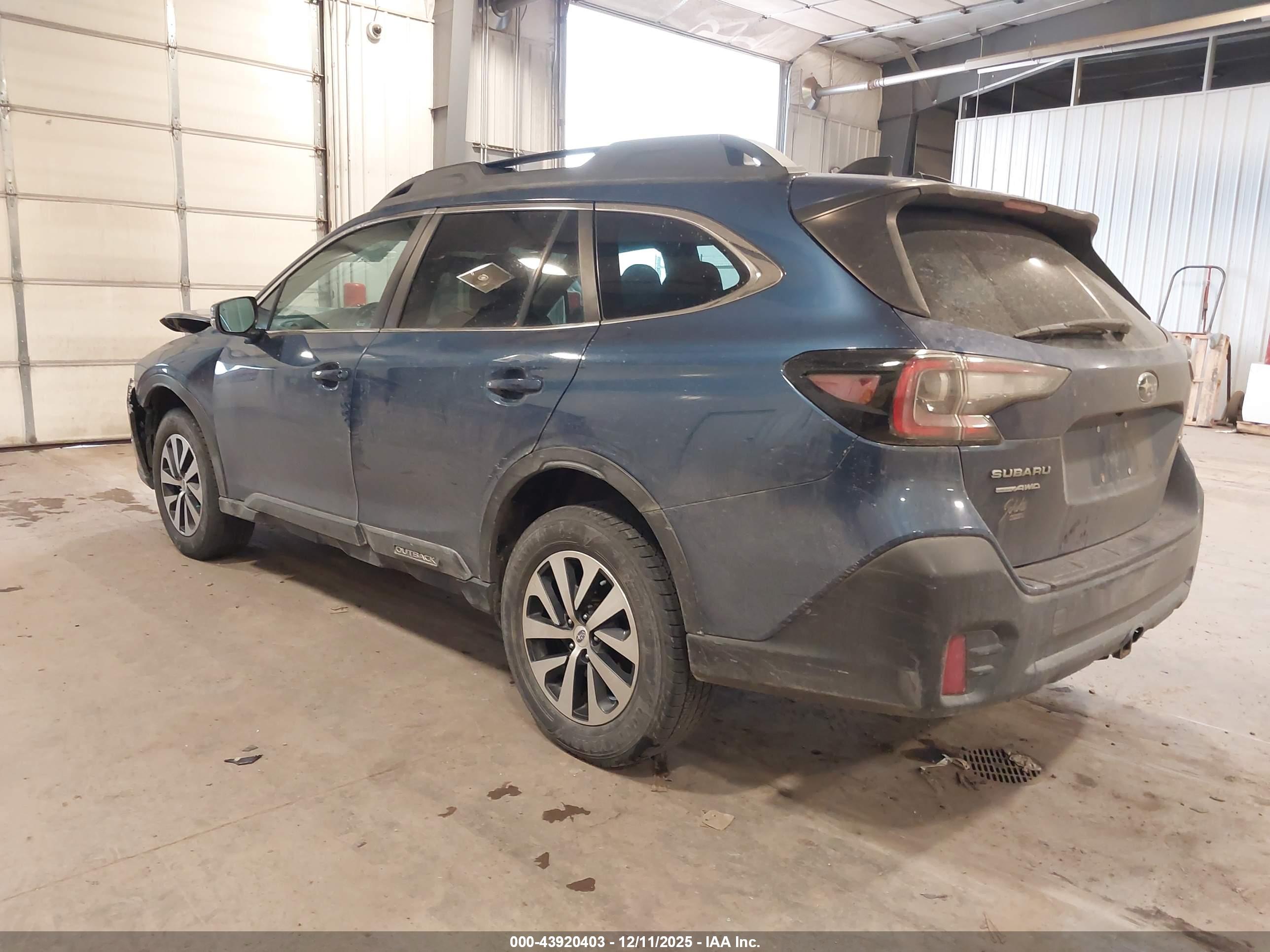 SUBARU OUTBACK image 3